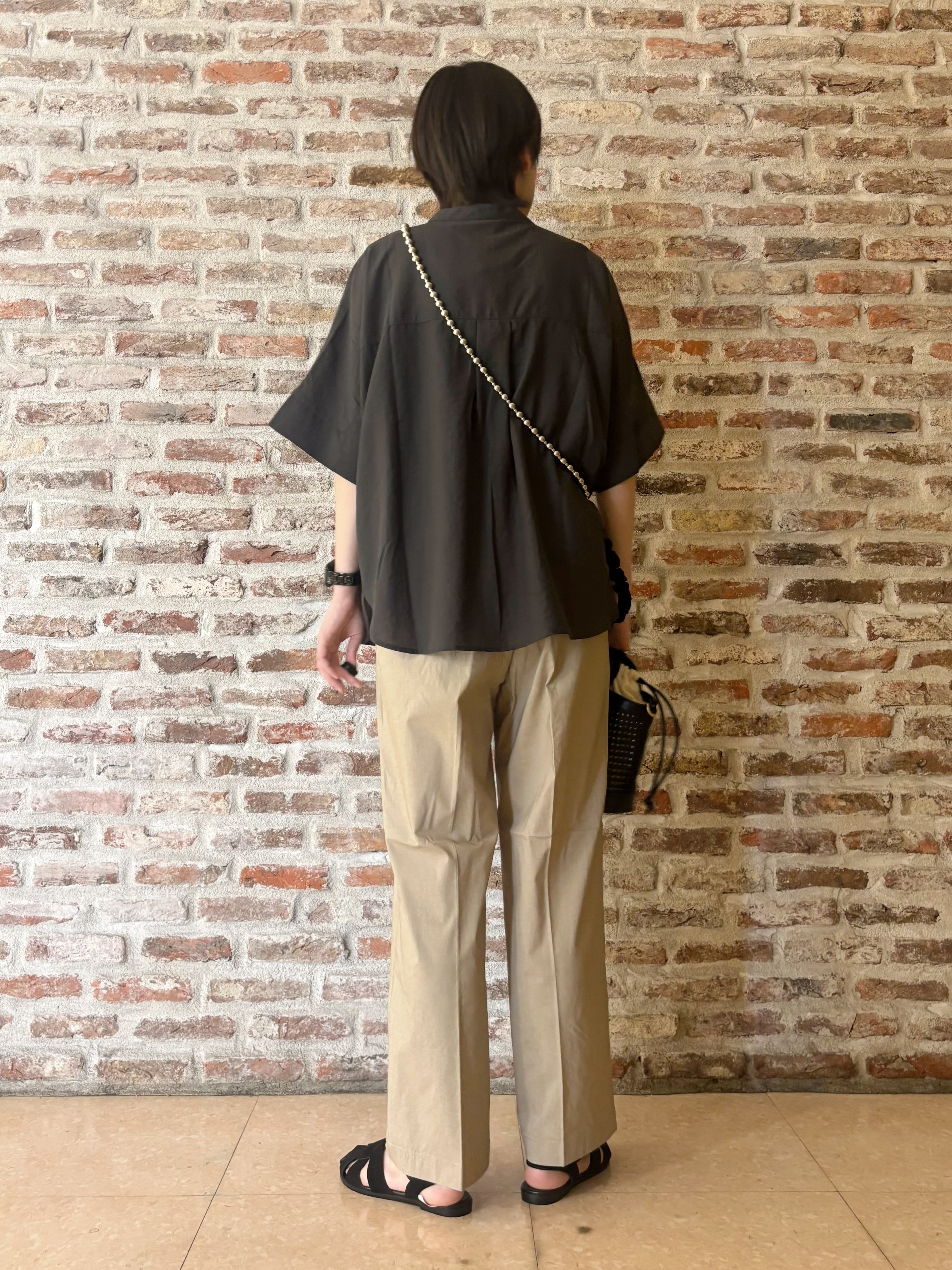 しばさんの「THE SHOP TK｜【高レビュー/体型カバー】さらっと快適 ドルマン5分袖ブラウス」を使ったコーディネート