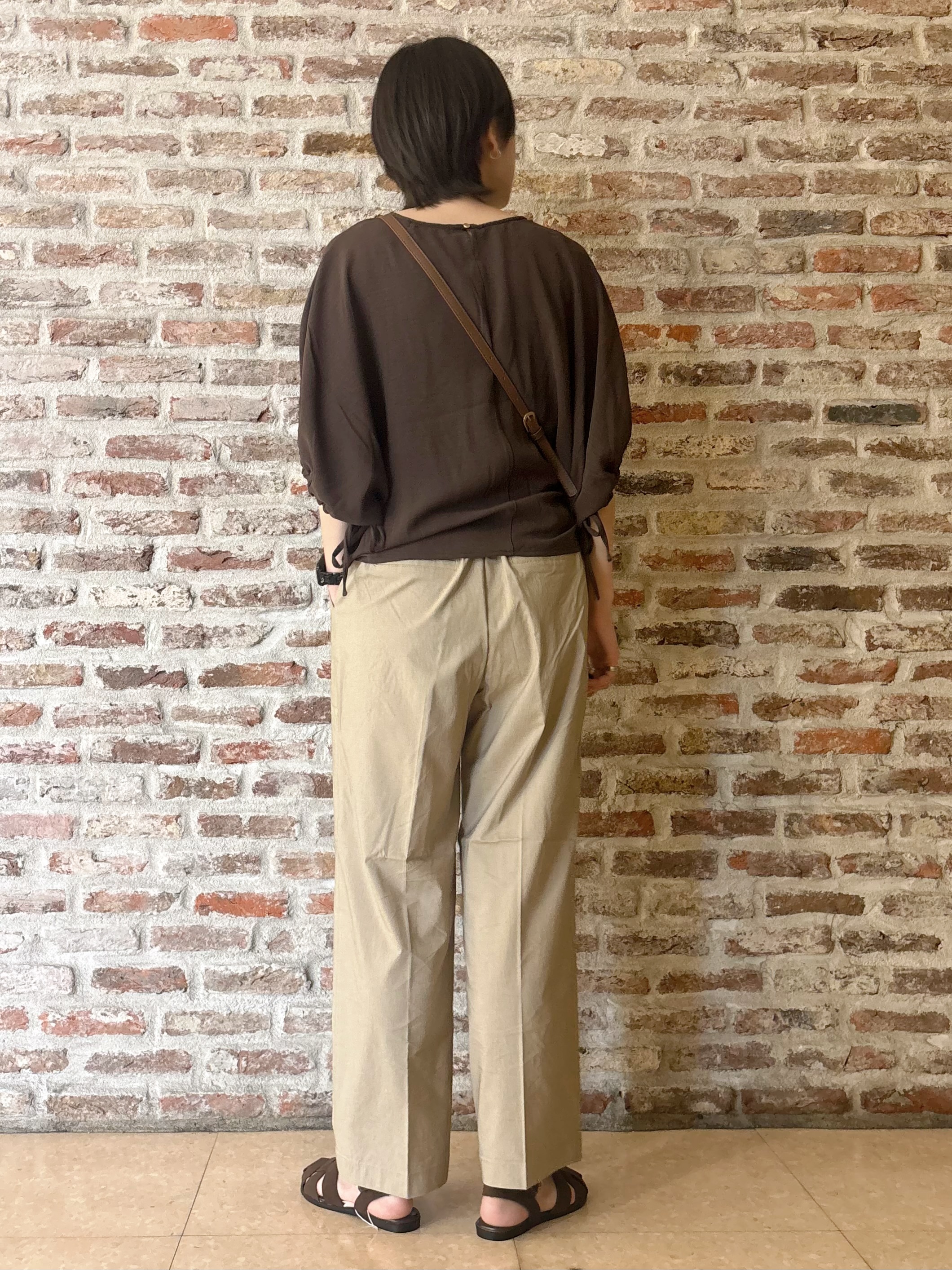 しばさんの「THE SHOP TK｜【ひんやり/防しわ/UV/吸水速乾】袖ドロストドルマントップス」を使ったコーディネート