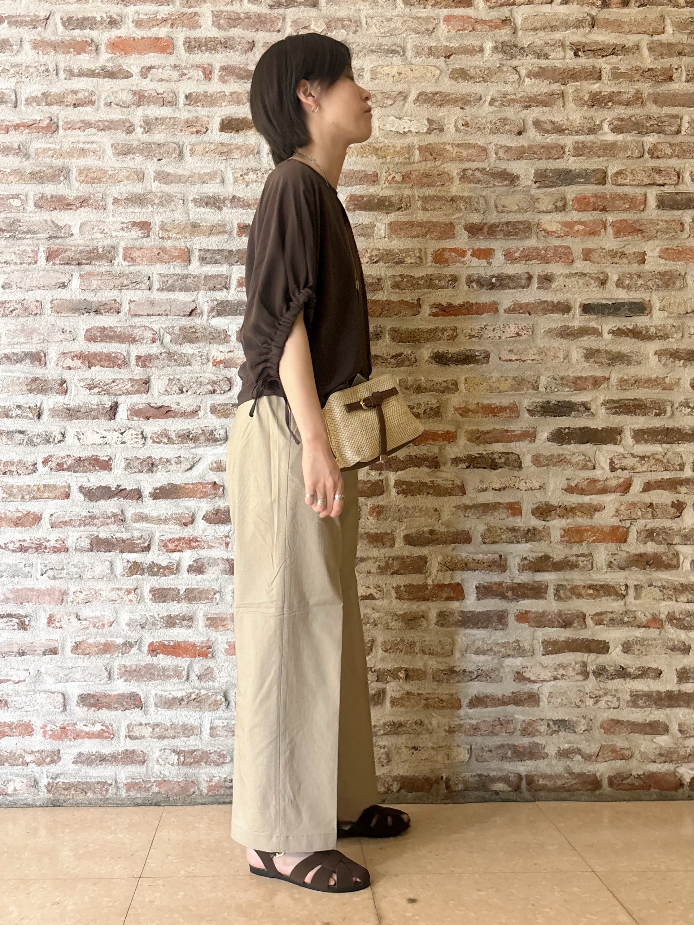 しばさんの「THE SHOP TK｜【ひんやり/防しわ/UV/吸水速乾】袖ドロストドルマントップス」を使ったコーディネート