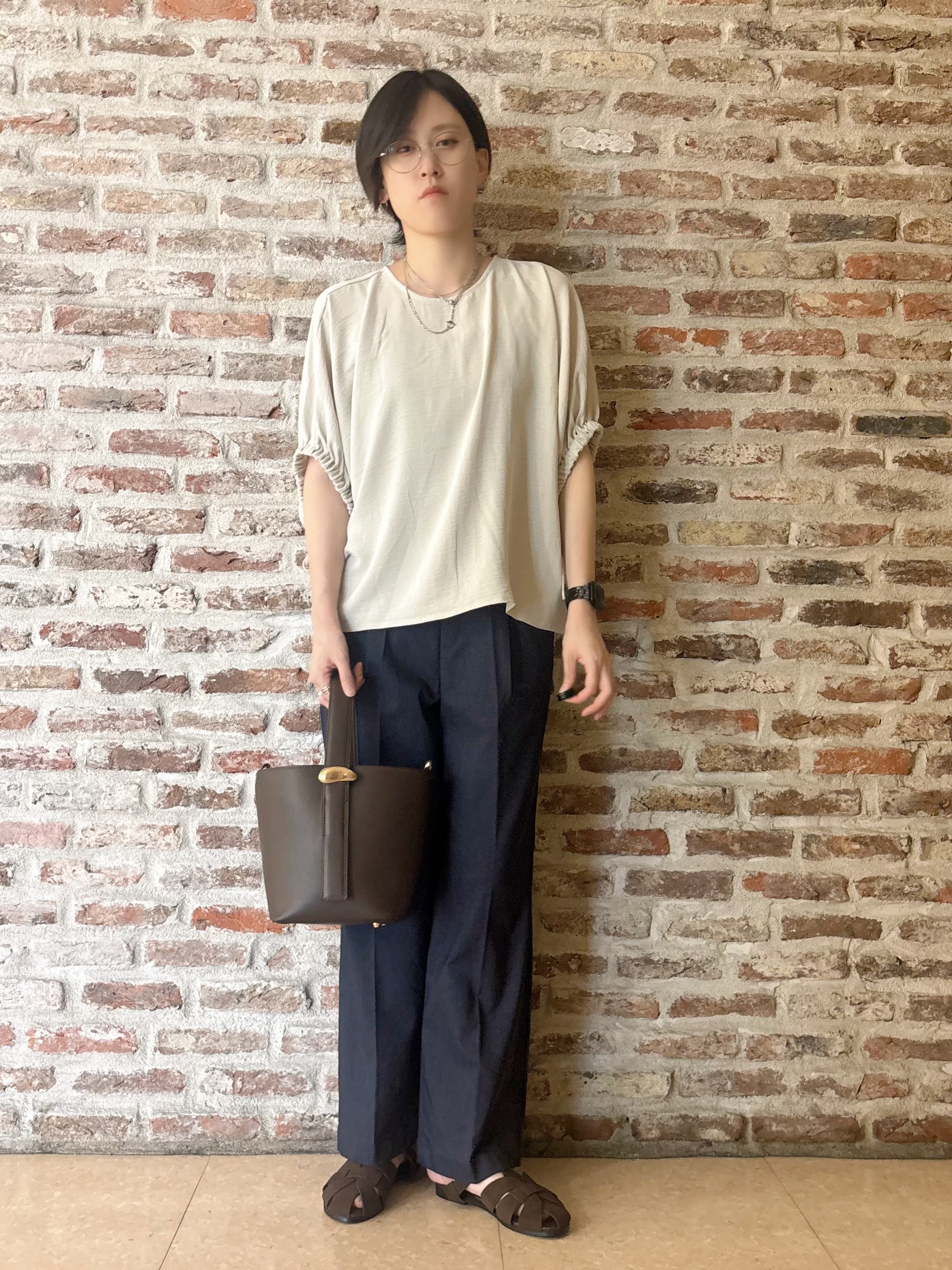 しばさんの「THE SHOP TK｜【ひんやり/防しわ/UV/吸水速乾】袖ドロストドルマントップス」を使ったコーディネート