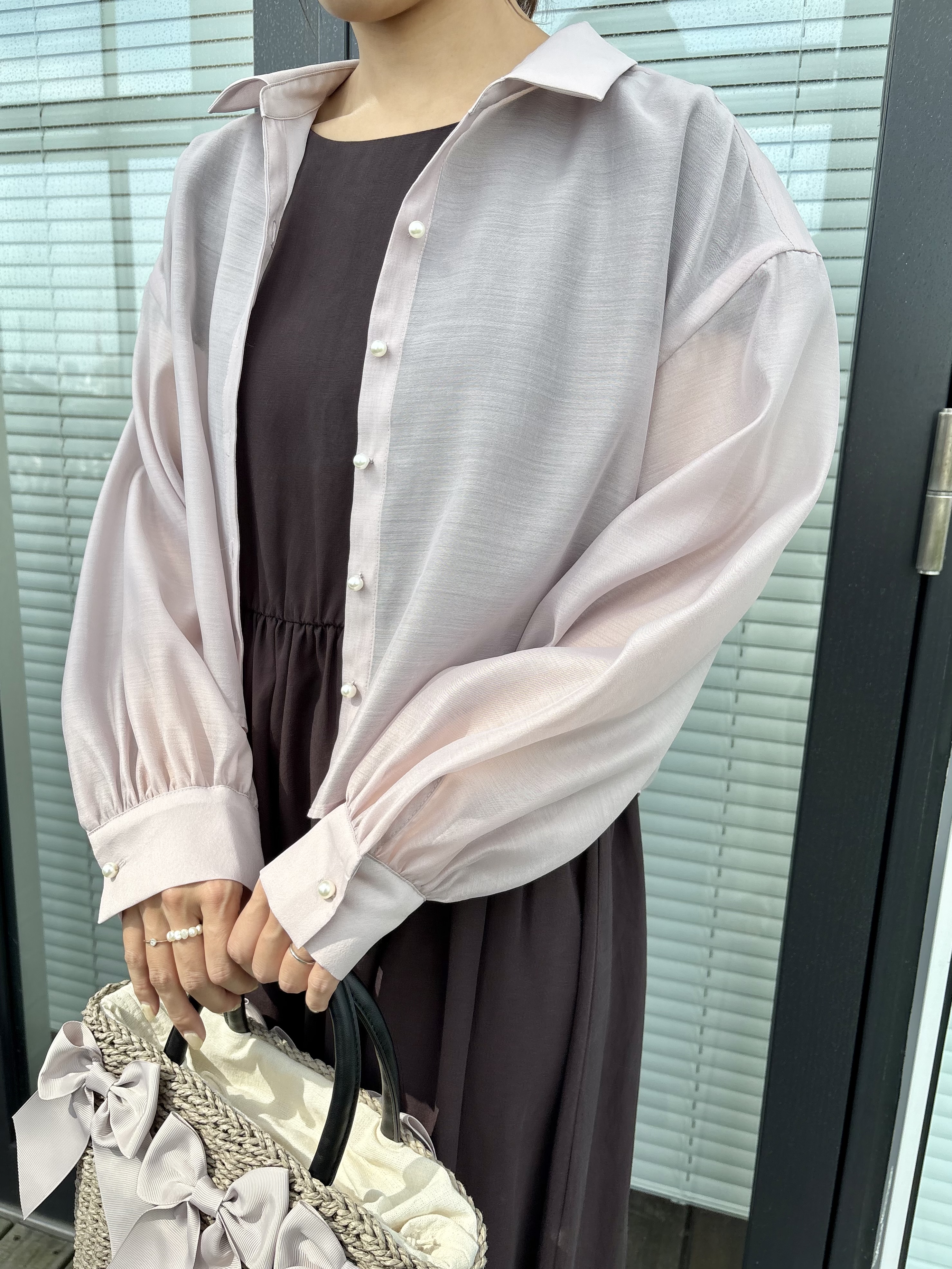 みぃさんの「Couture brooch｜【洗える】ショート丈 シアーシャツ」を使ったコーディネート