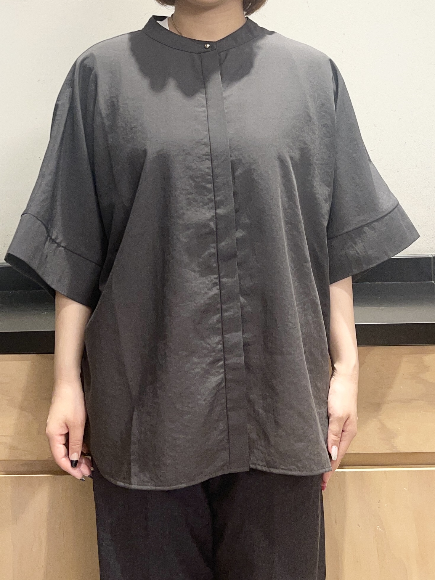 かのさんの「THE SHOP TK｜【高レビュー/体型カバー】さらっと快適 ドルマン5分袖ブラウス」を使ったコーディネート