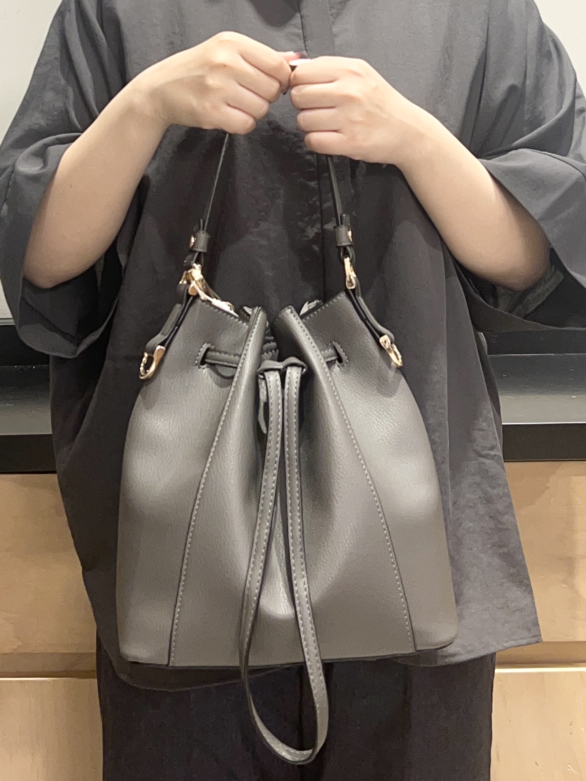 かのさんの「THE SHOP TK｜【高レビュー/体型カバー】さらっと快適 ドルマン5分袖ブラウス」を使ったコーディネート