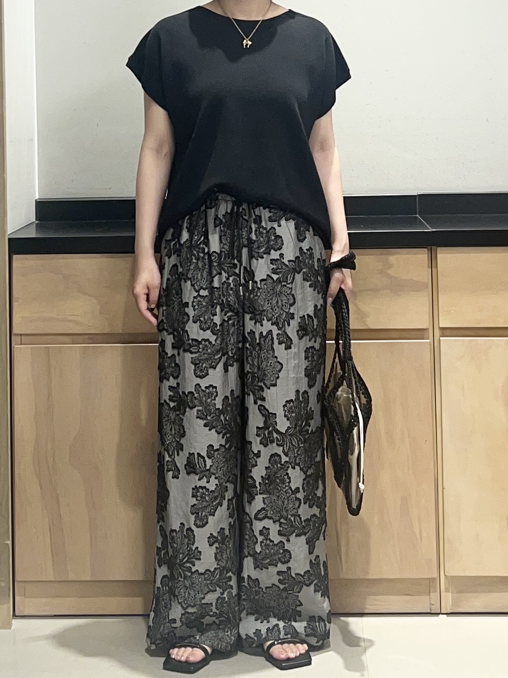 かのさんの「THE SHOP TK｜【S-XL/ひんやりタッチ】多機能フレンチスリーブニット 洗濯機OK/UVケア/毛玉になりにくい」を使ったコーディネート