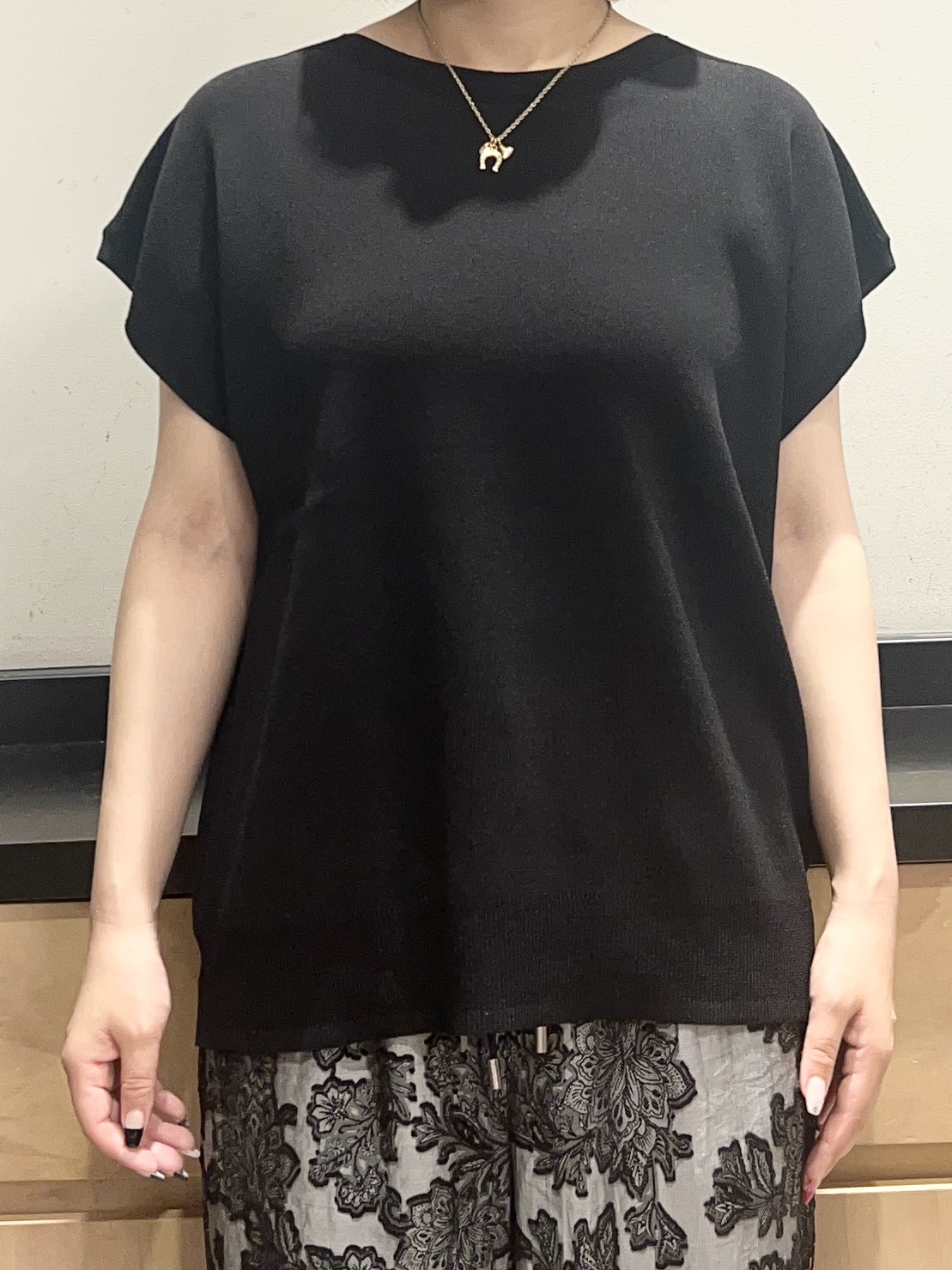 かのさんの「THE SHOP TK｜【S-XL/ひんやりタッチ】多機能フレンチスリーブニット 洗濯機OK/UVケア/毛玉になりにくい」を使ったコーディネート