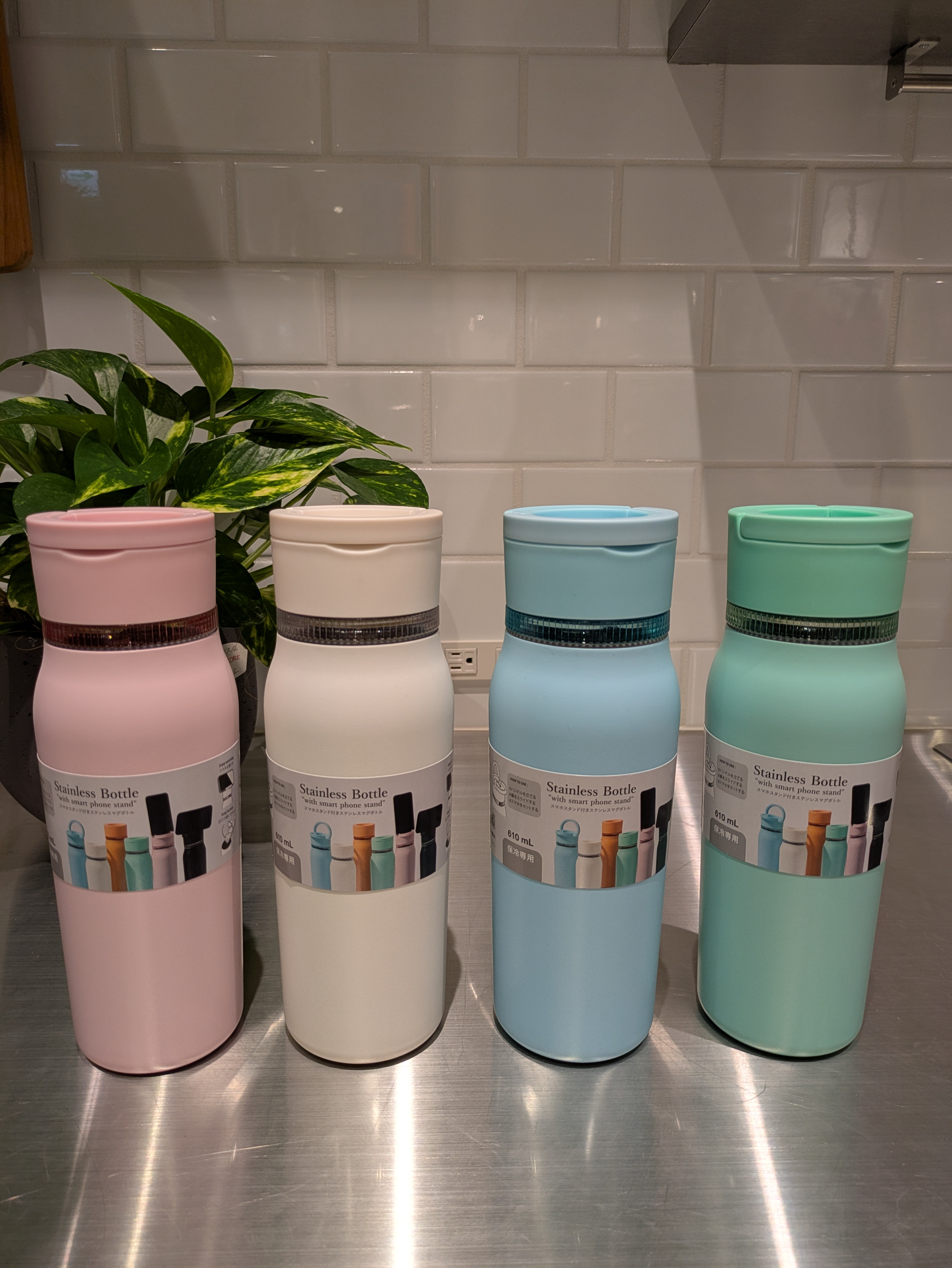 minoriさんの「212 KITCHEN STORE｜スマホスタンド付きステンレスボトル WH ＜KEVNHAUN ケヴンハウン＞」を使ったコーディネート