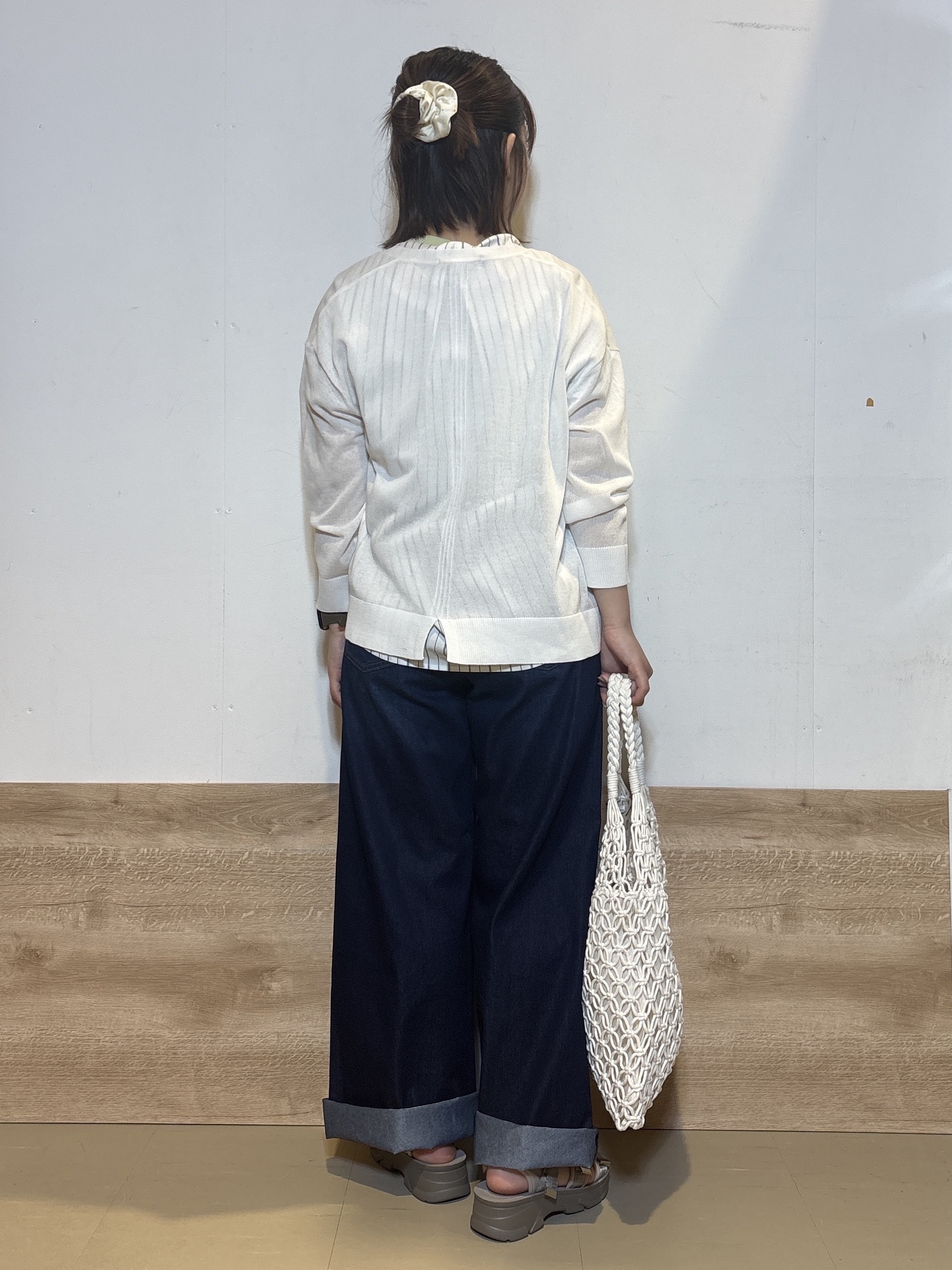 るねさんの「SHOO･LA･RUE｜【ひんやり/洗濯機可/S-LL】オンにもオフにも マルチに使えるボタンレスカーディガン」を使ったコーディネート