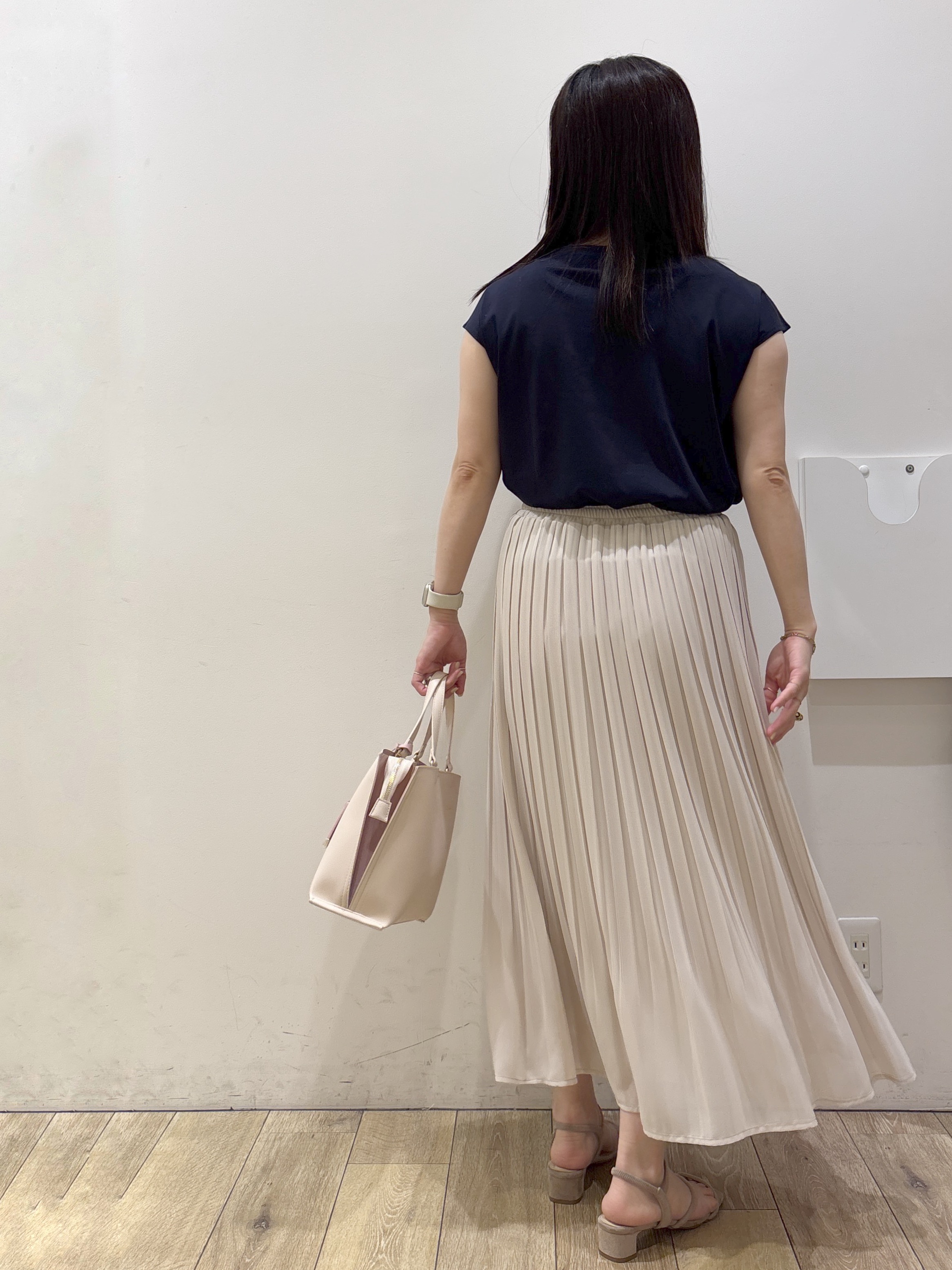 mameさんの「index｜【接触冷感】ビジューキーネックフレンチトップス《UVケア／洗濯機OK／XS～3L／8col》」を使ったコーディネート