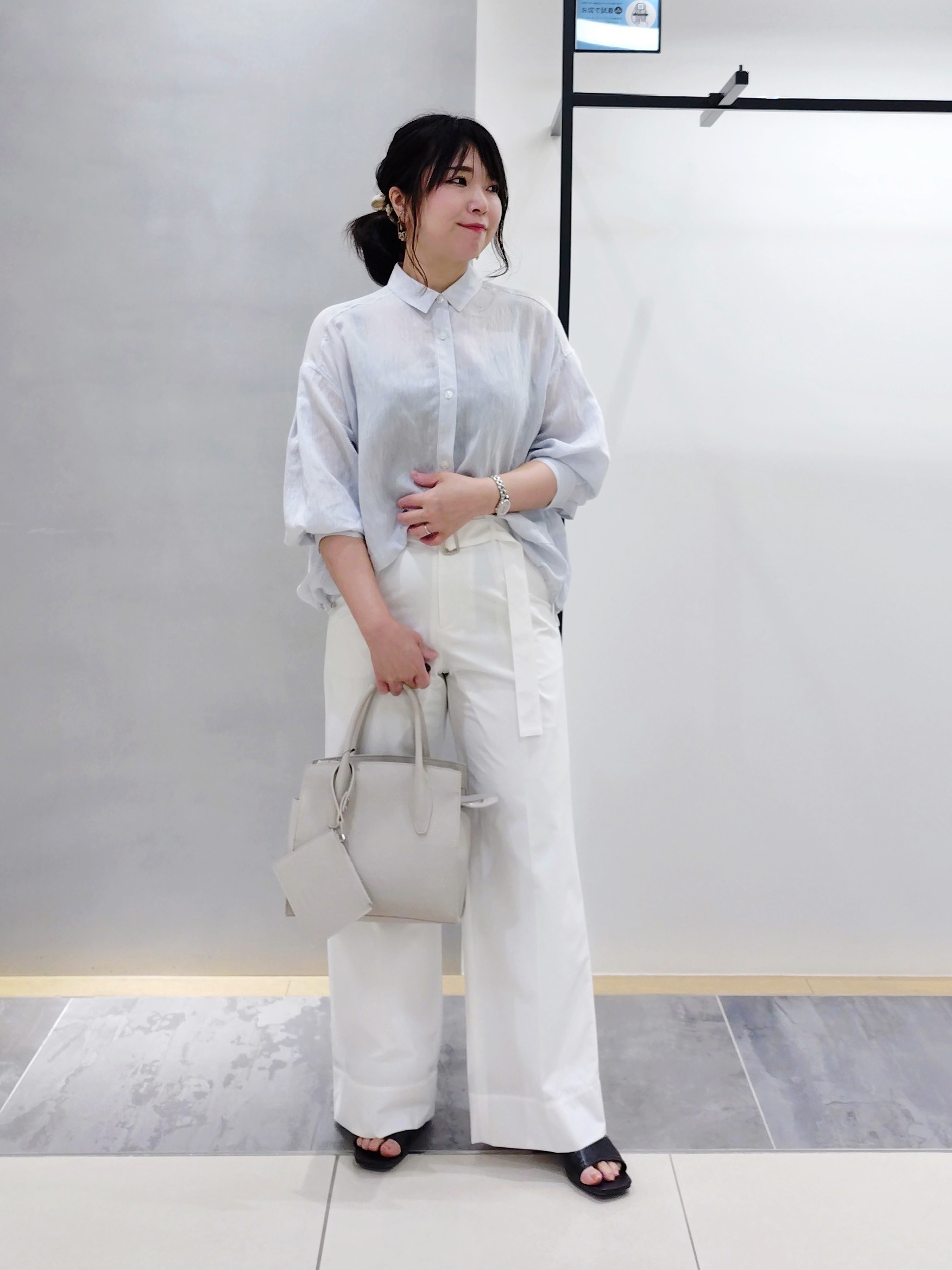 TOMOMIさんの「INDIVI｜【UVケア】着流しミドル丈カーディガンジャージ」を使ったコーディネート
