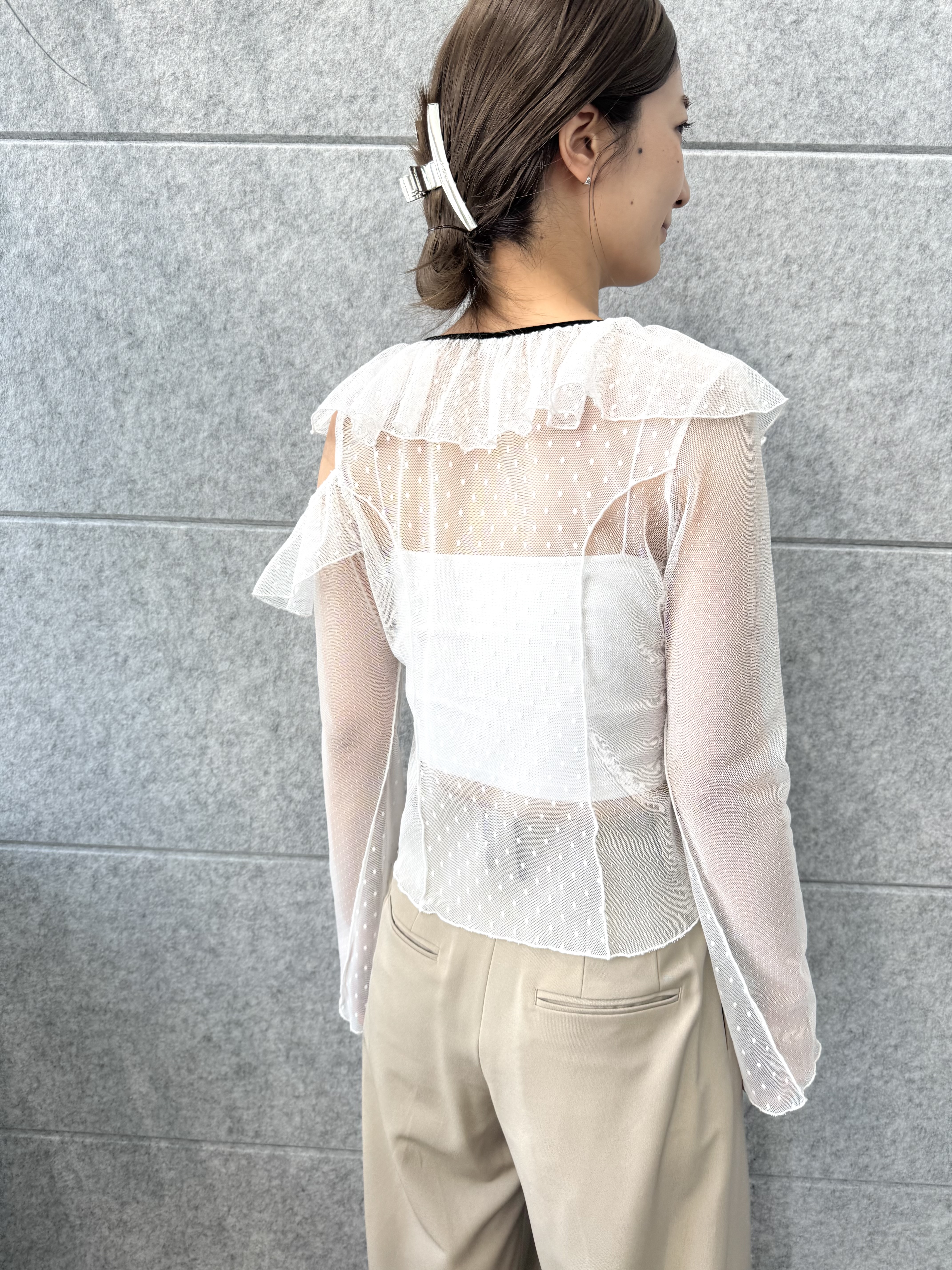 uchi__yamaさんの「CODE A｜tulle asymmetry blouse」を使ったコーディネート