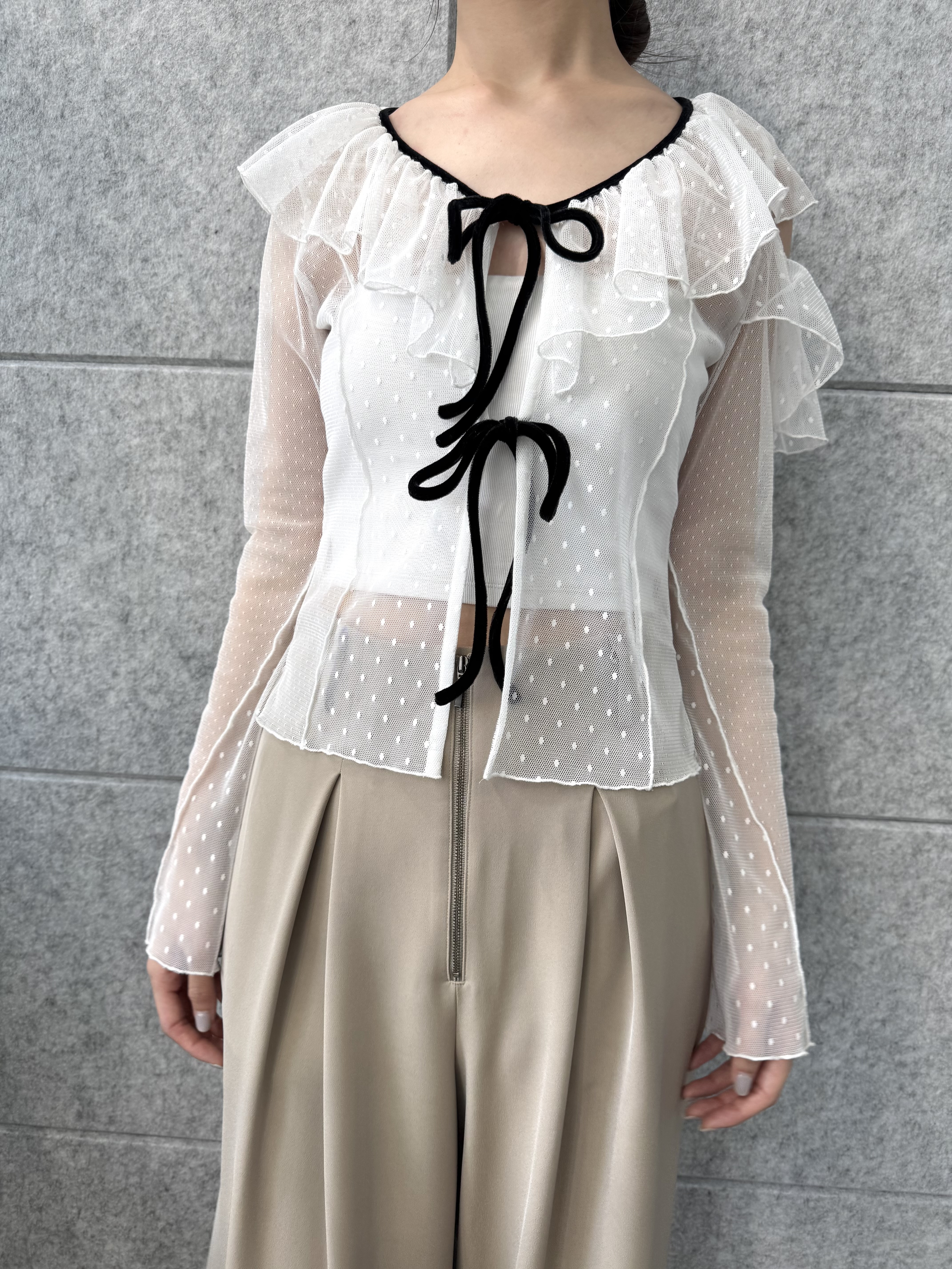 uchi__yamaさんの「CODE A｜tulle asymmetry blouse」を使ったコーディネート