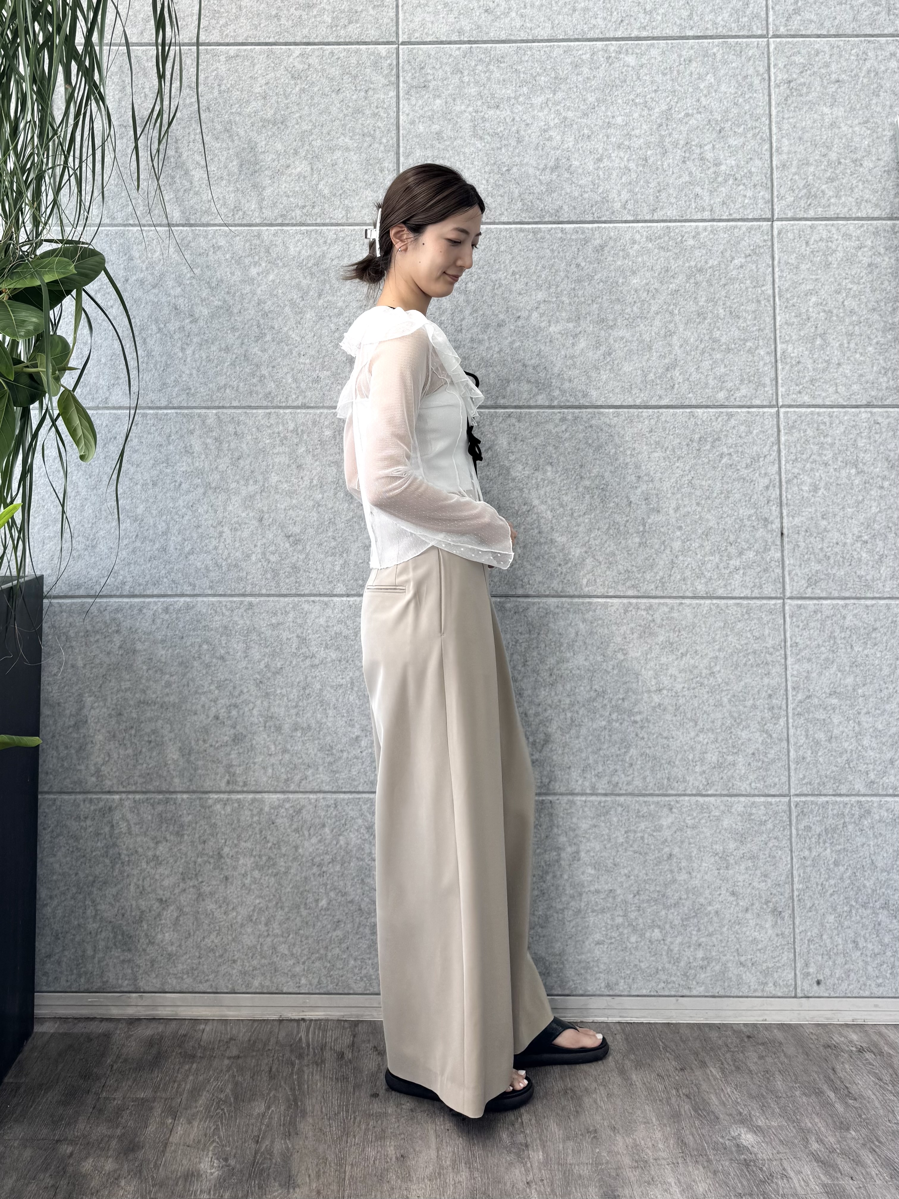 uchi__yamaさんの「CODE A｜tulle asymmetry blouse」を使ったコーディネート