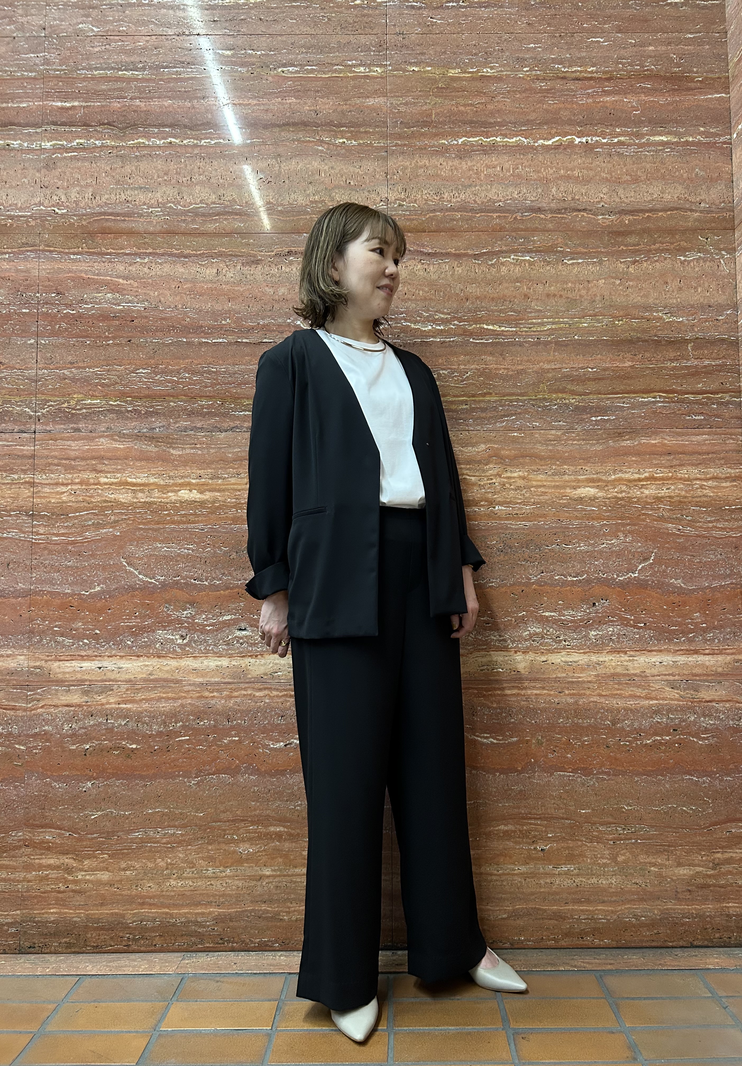 mariさんの「INDIVI｜【さらに軽く軽快！／着る日傘】ノーカラージャケット」を使ったコーディネート