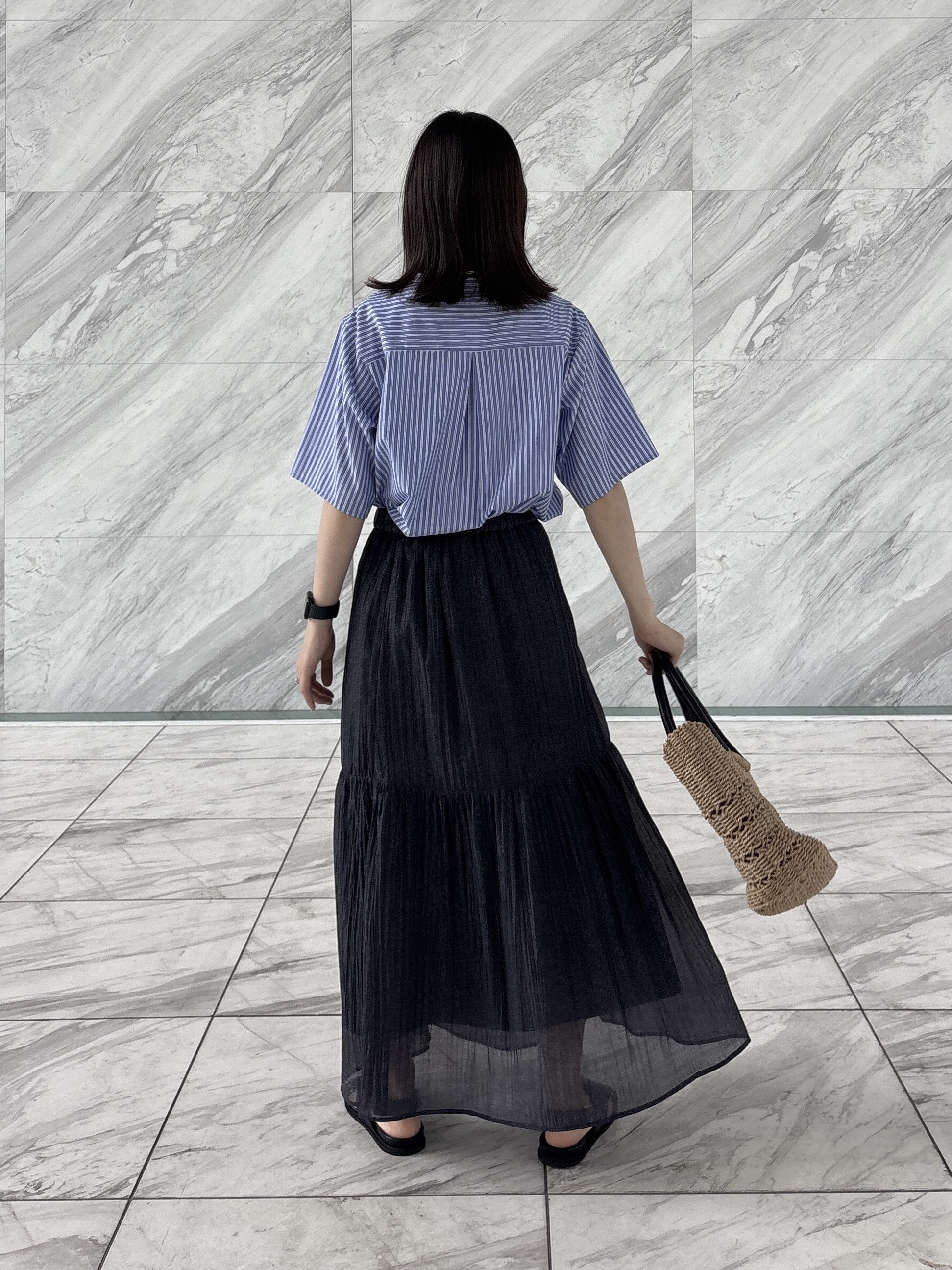 Yoshimiさんの「INDIVI｜【洗える／きれいめ】デニム風シアーティアードスカート」を使ったコーディネート