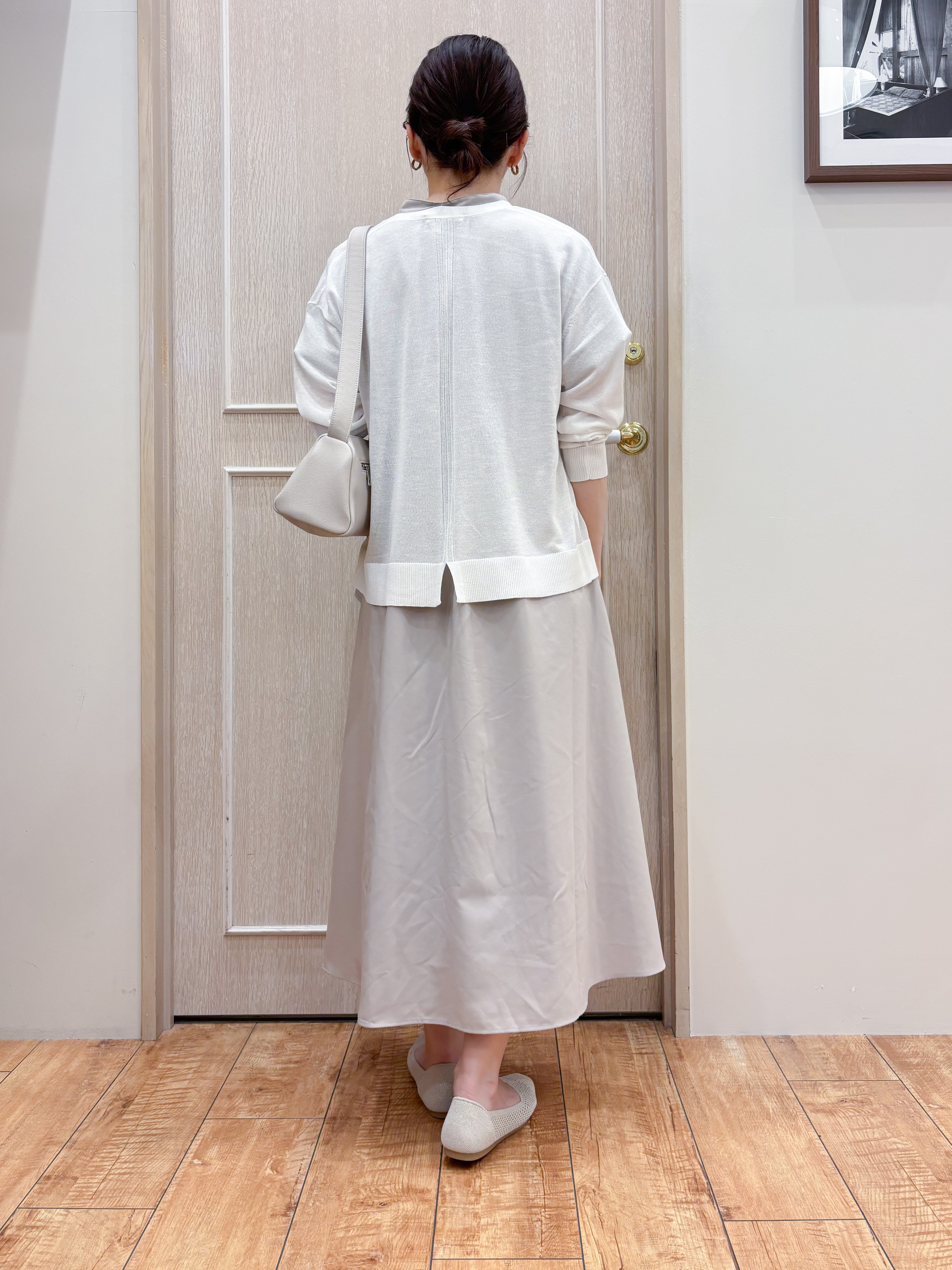 なみさんの「SHOO･LA･RUE｜【ひんやり/洗濯機可/S-LL】オンにもオフにも マルチに使えるボタンレスカーディガン」を使ったコーディネート