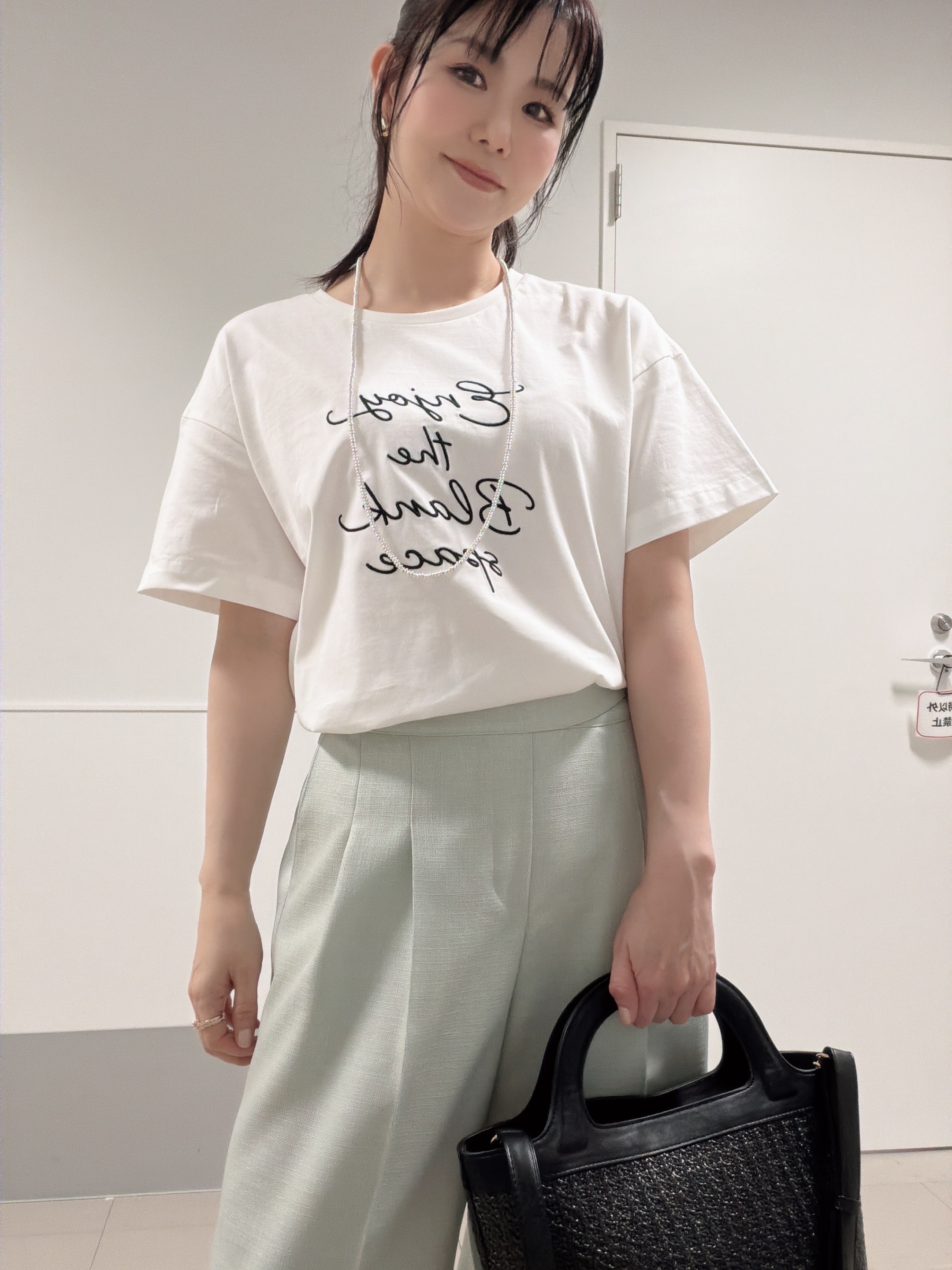 アースさんの「Reflect｜【接触冷感】ラインアート刺繍Tシャツ」を使ったコーディネート