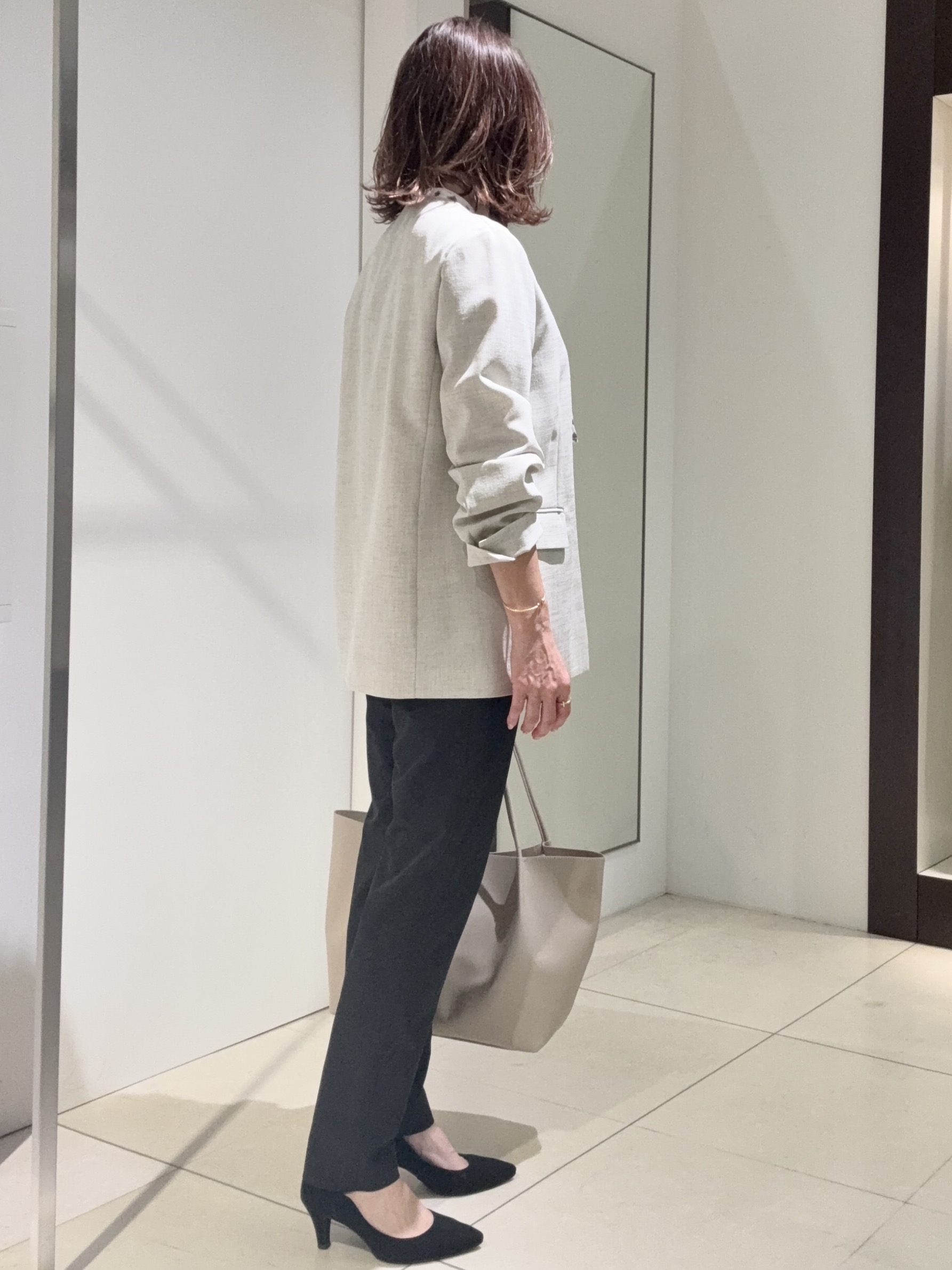 tomoさんの「UNTITLED｜【さらりと快適/セットアップ可/UV/接触冷感】スラブカラーレスジャケット」を使ったコーディネート