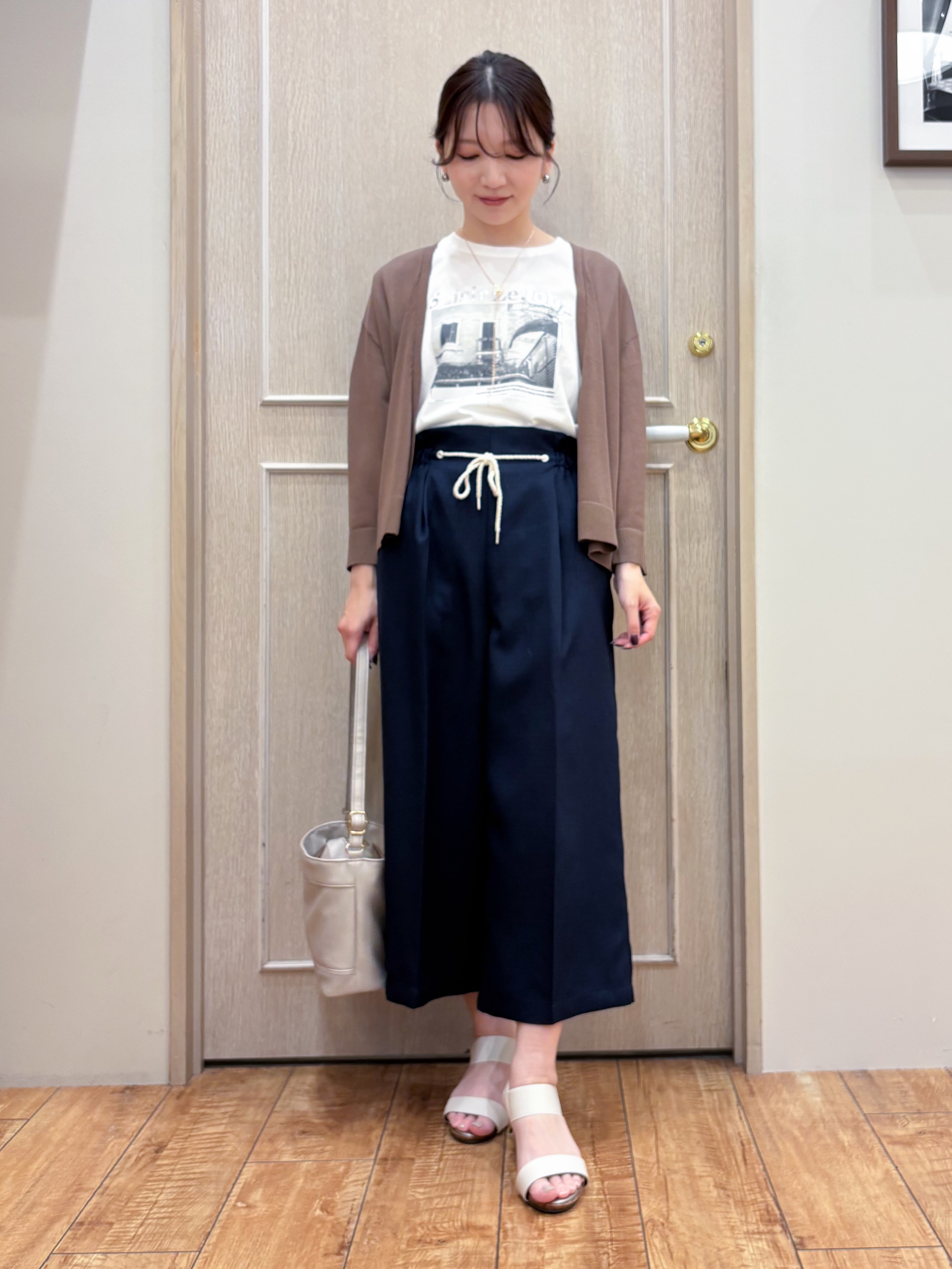 なみさんの「SHOO･LA･RUE｜【ひんやり/洗濯機可/S-LL】オンにもオフにも マルチに使えるボタンレスカーディガン」を使ったコーディネート