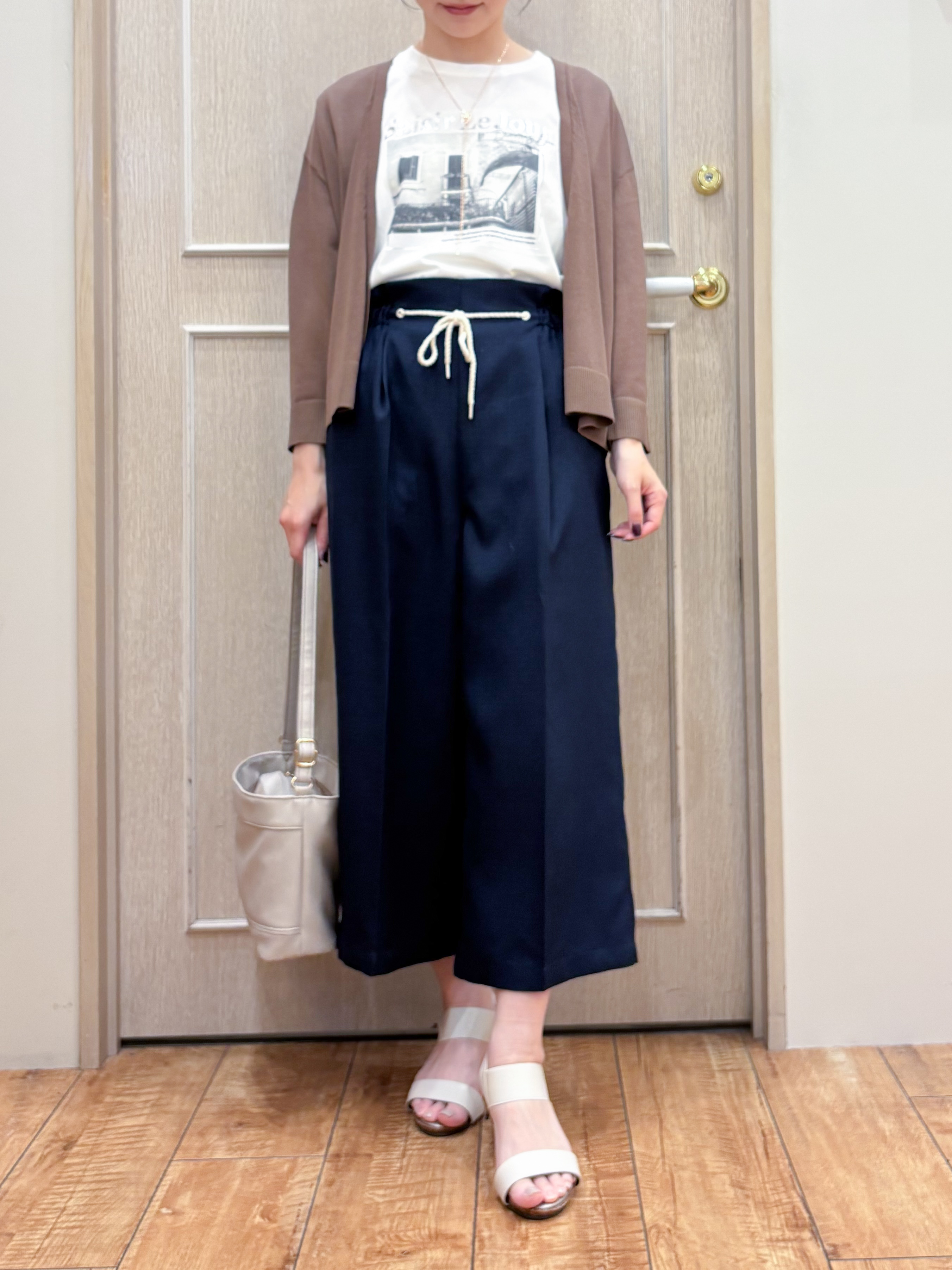 なみさんの「SHOO･LA･RUE｜【ひんやり/洗濯機可/S-LL】オンにもオフにも マルチに使えるボタンレスカーディガン」を使ったコーディネート