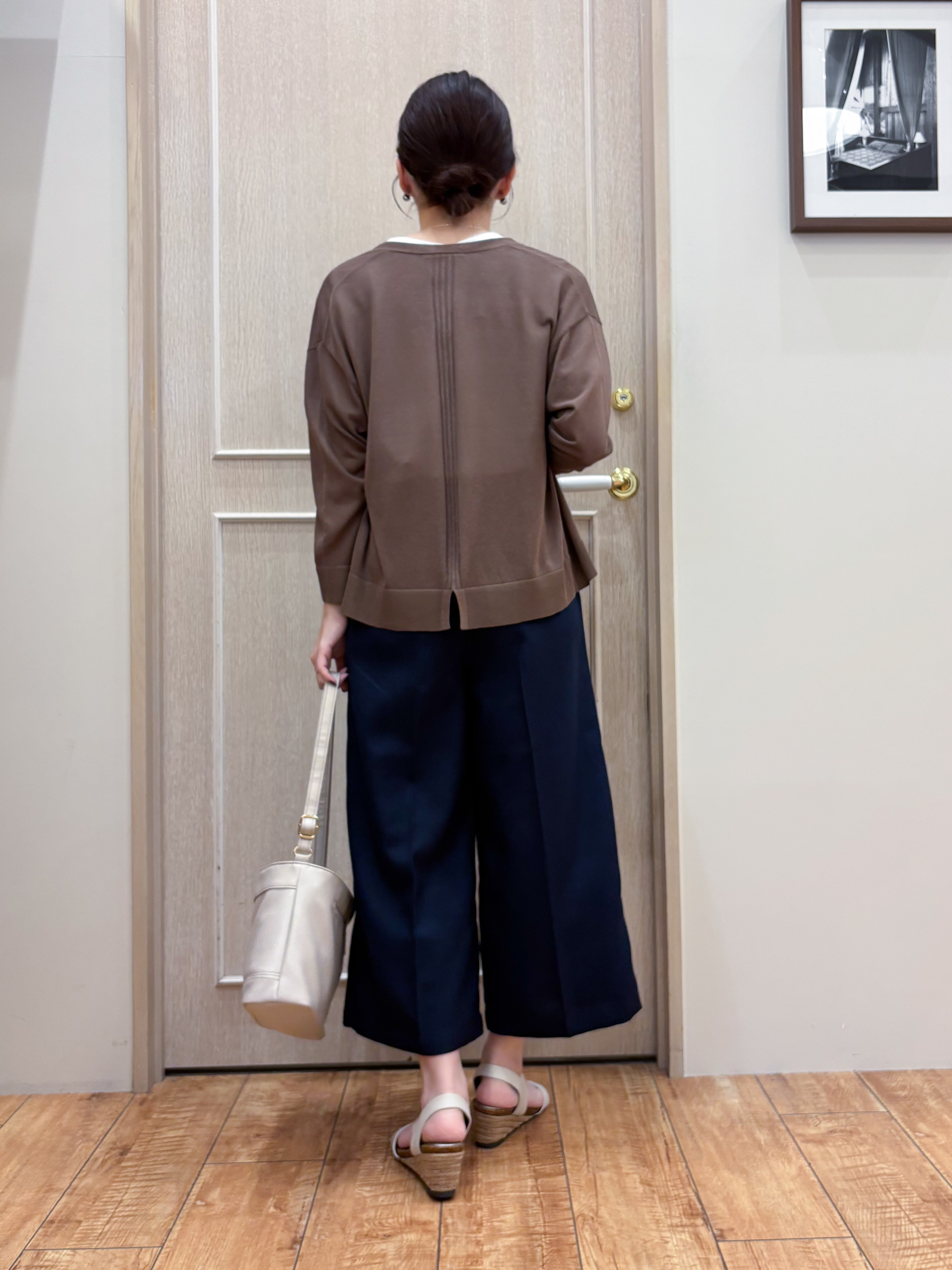 なみさんの「SHOO･LA･RUE｜【ひんやり/洗濯機可/S-LL】オンにもオフにも マルチに使えるボタンレスカーディガン」を使ったコーディネート