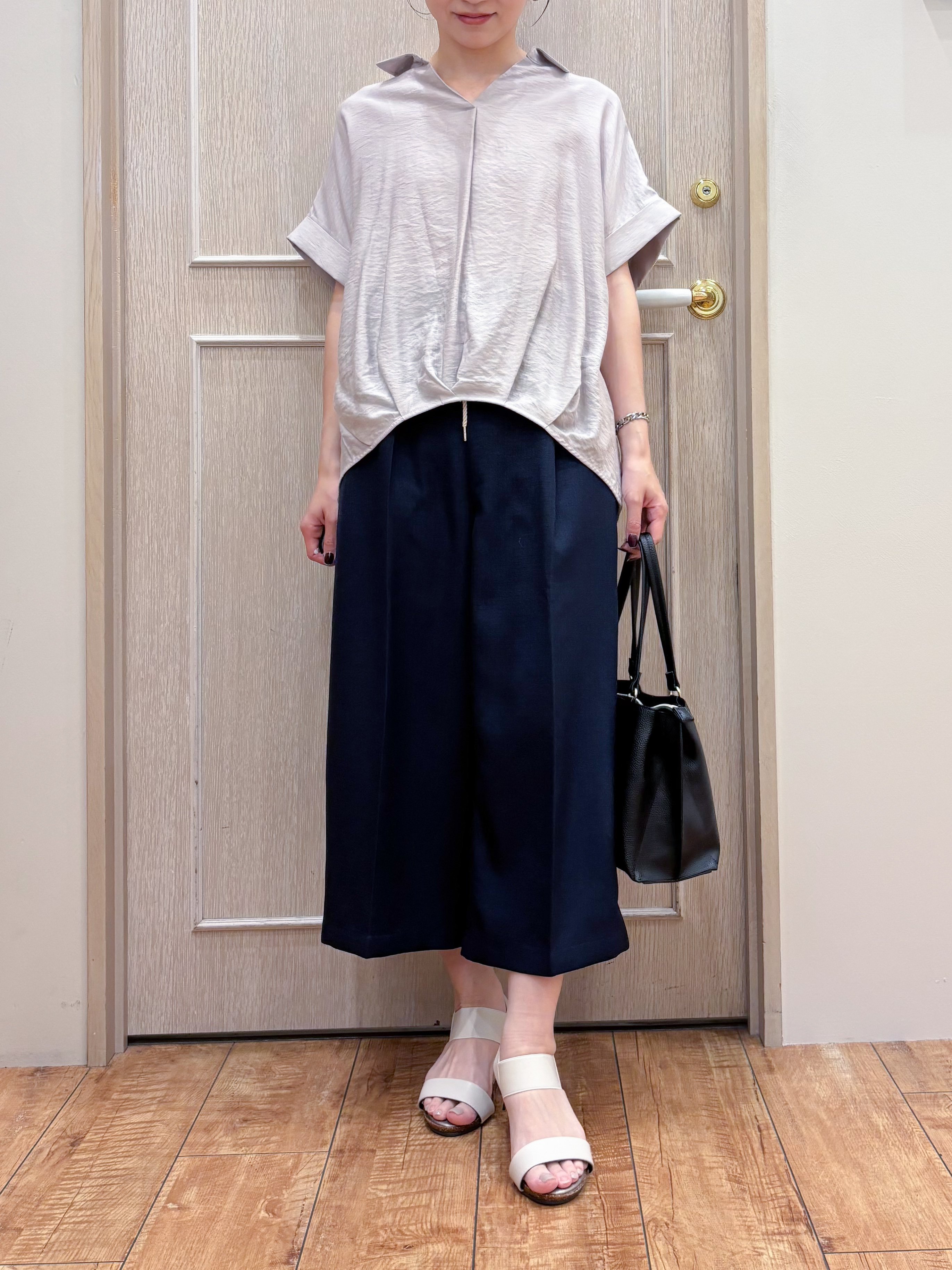 なみさんの「SHOO･LA･RUE｜【ひんやり/S-LL/洗濯機可】インせず着られる 裾タック スキッパーシャツ」を使ったコーディネート