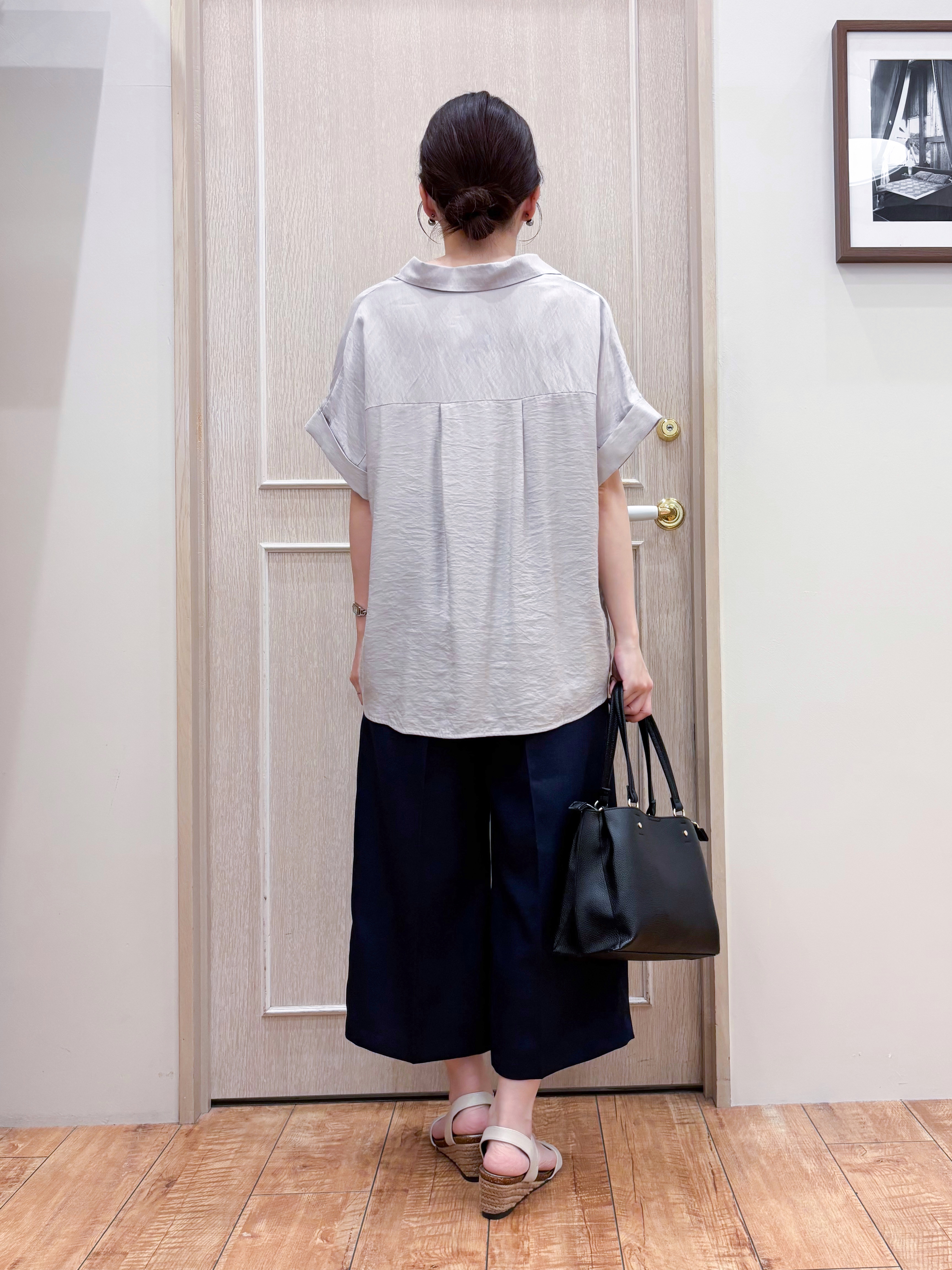 なみさんの「SHOO･LA･RUE｜【ひんやり/S-LL/洗濯機可】インせず着られる 裾タック スキッパーシャツ」を使ったコーディネート