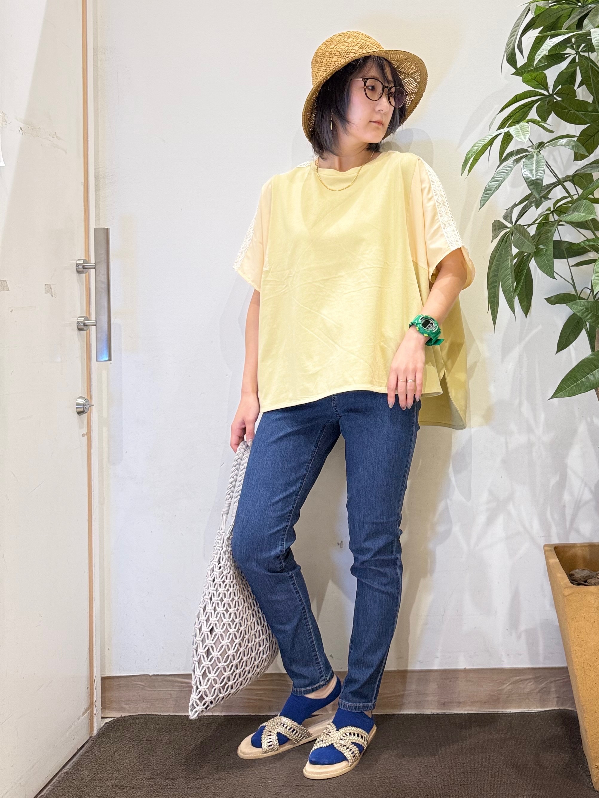 misakiさんの「SHOO･LA･RUE｜【ひんやり/洗濯機可/体型カバー】インせず着られる 肩レース切り替えポンチョ風トップス」を使ったコーディネート