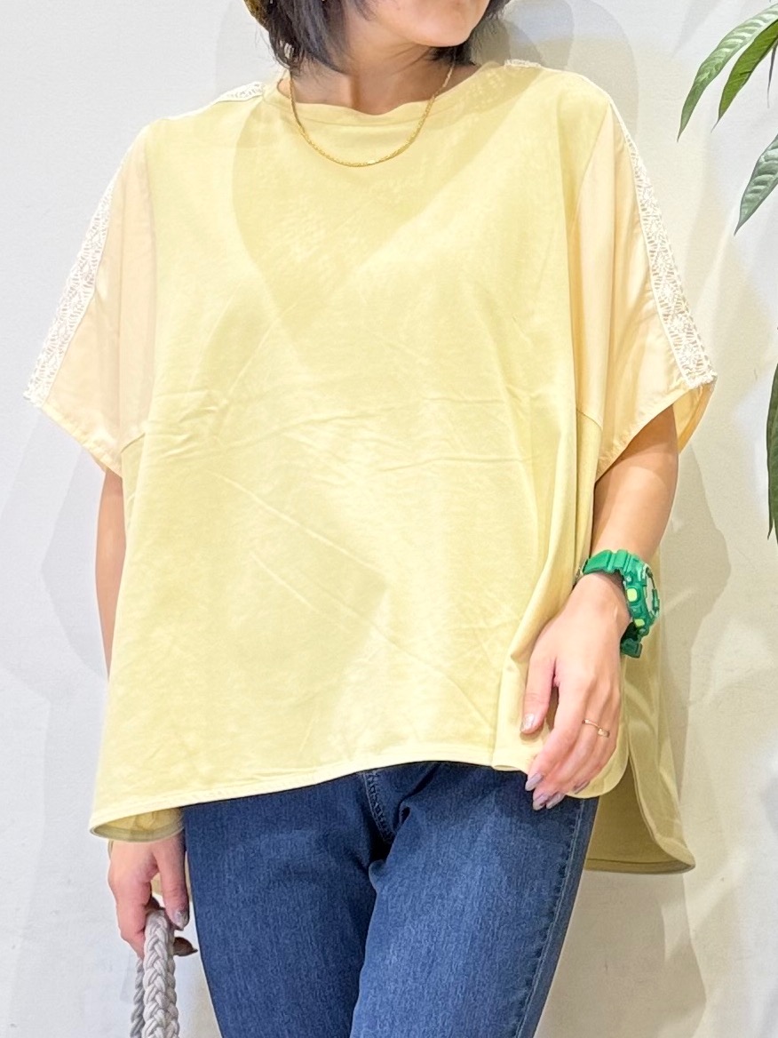 misakiさんの「SHOO･LA･RUE｜【ひんやり/洗濯機可/体型カバー】インせず着られる 肩レース切り替えポンチョ風トップス」を使ったコーディネート