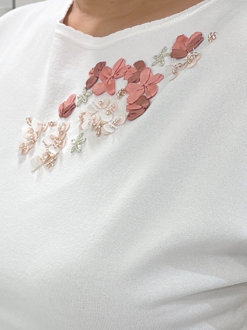 hIさんの「COUP DE CHANCE｜【SS～Lサイズ展開／スパンコール・ビジュー・刺繍】クラフトニット」を使ったコーディネート