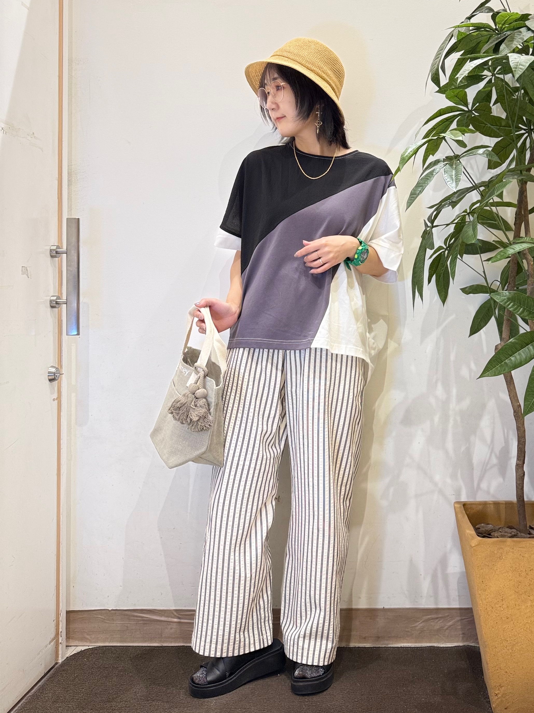 misakiさんの「SHOO･LA･RUE｜【S-LL/洗濯機可】インしないで着られる ななめ3段切り替えトップス」を使ったコーディネート