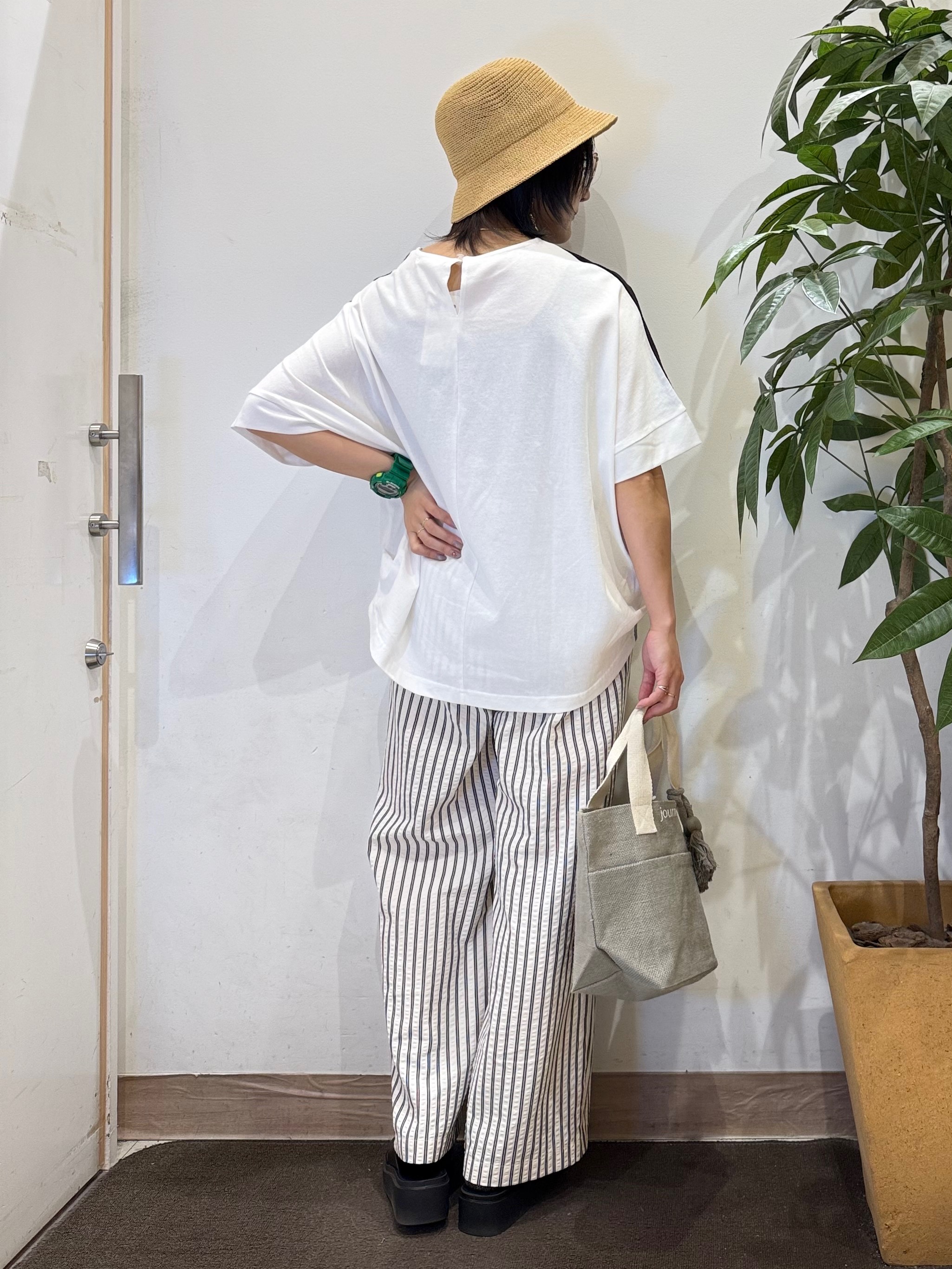 misakiさんの「SHOO･LA･RUE｜【S-LL/洗濯機可】インしないで着られる ななめ3段切り替えトップス」を使ったコーディネート