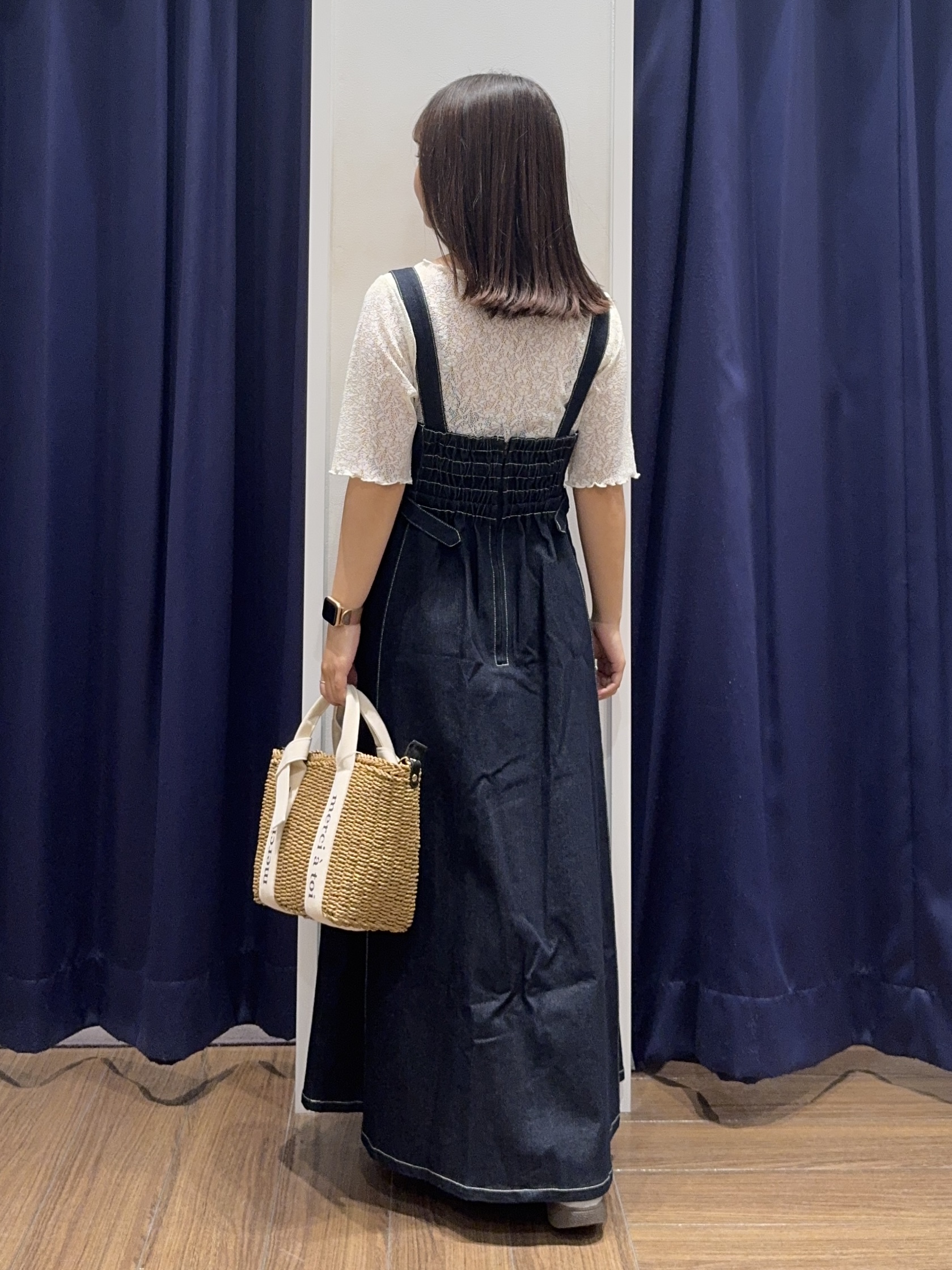 cherryさんの「THE SHOP TK｜シーズンレスで着られる デニムステッチジャンスカ」を使ったコーディネート
