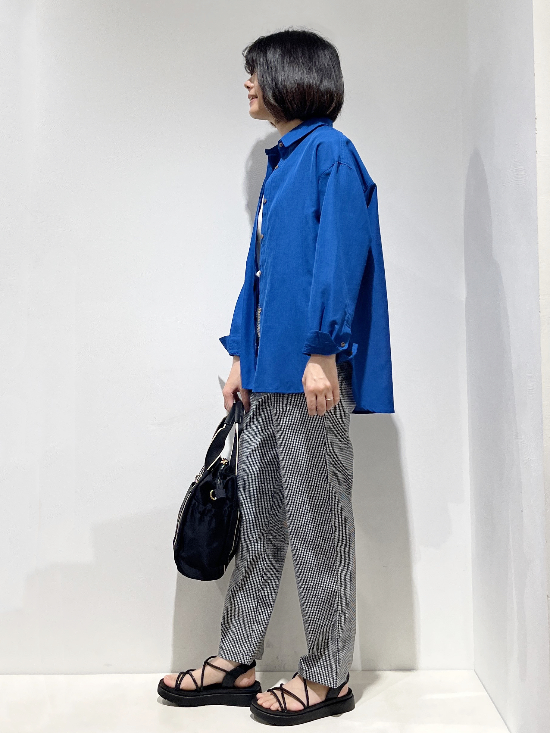 Fujiharuさんの「grove｜【洗濯機OK・ひんやり】朝晩の気温差に◎軽やかシアーシャツ」を使ったコーディネート