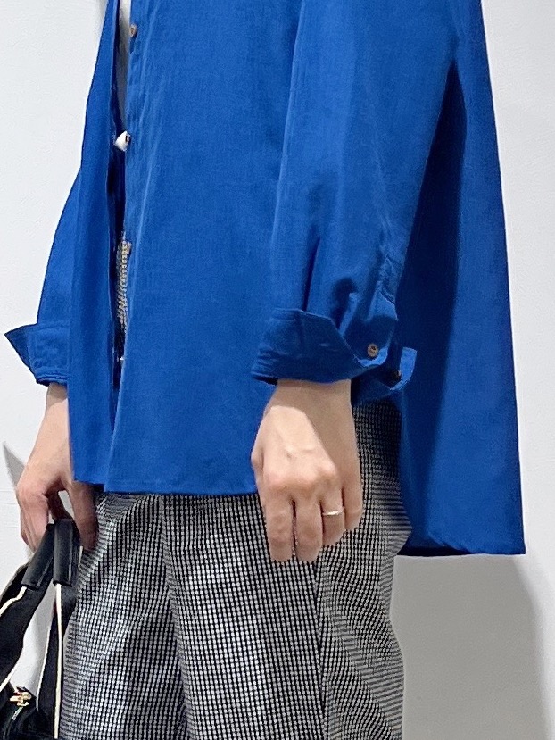 Fujiharuさんの「grove｜【洗濯機OK・ひんやり】朝晩の気温差に◎軽やかシアーシャツ」を使ったコーディネート