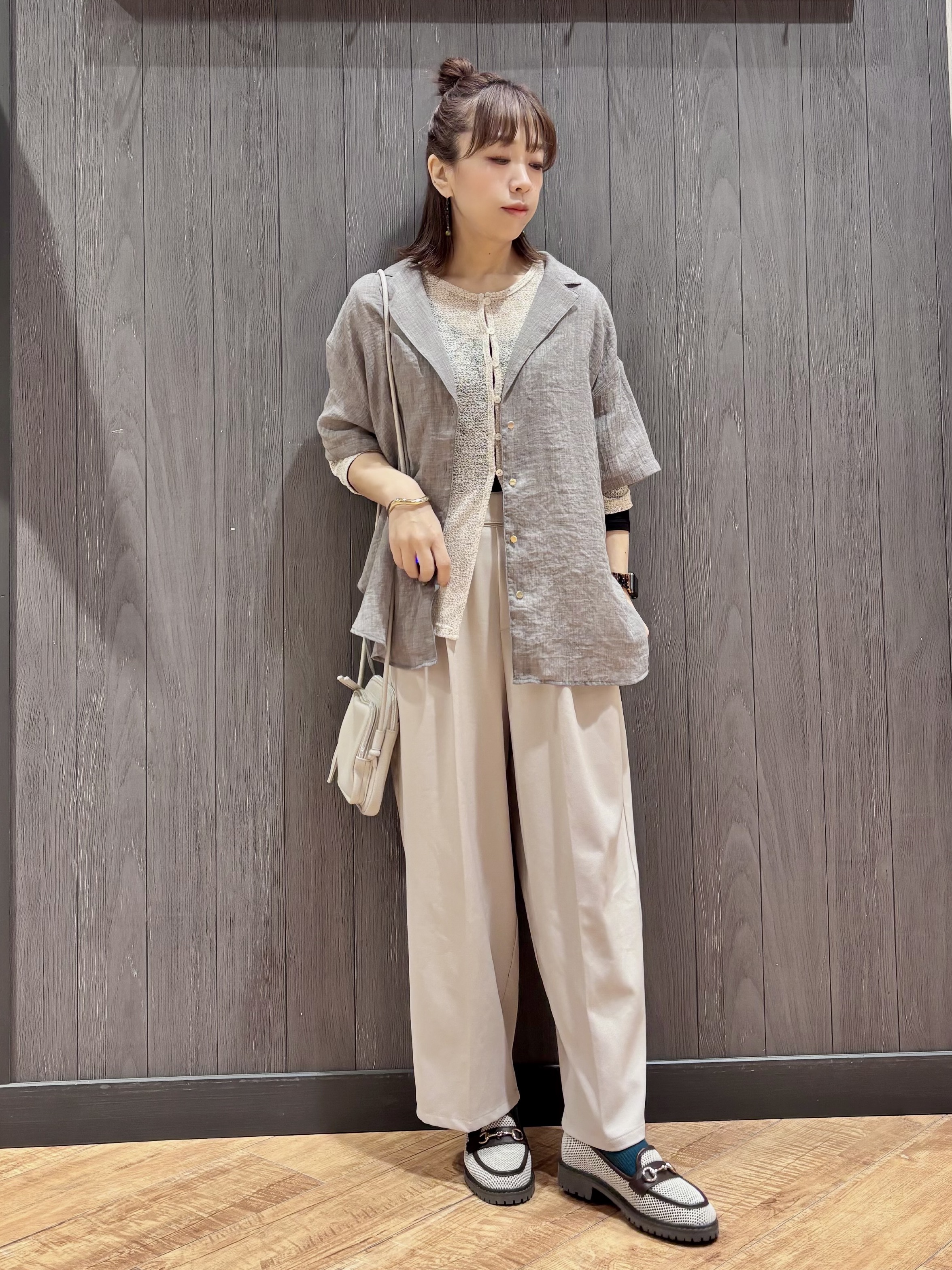 meiさんの「SHOO･LA･RUE｜【S-LL】ナチュラルに決まる 半袖シアーシャツジャケット」を使ったコーディネート