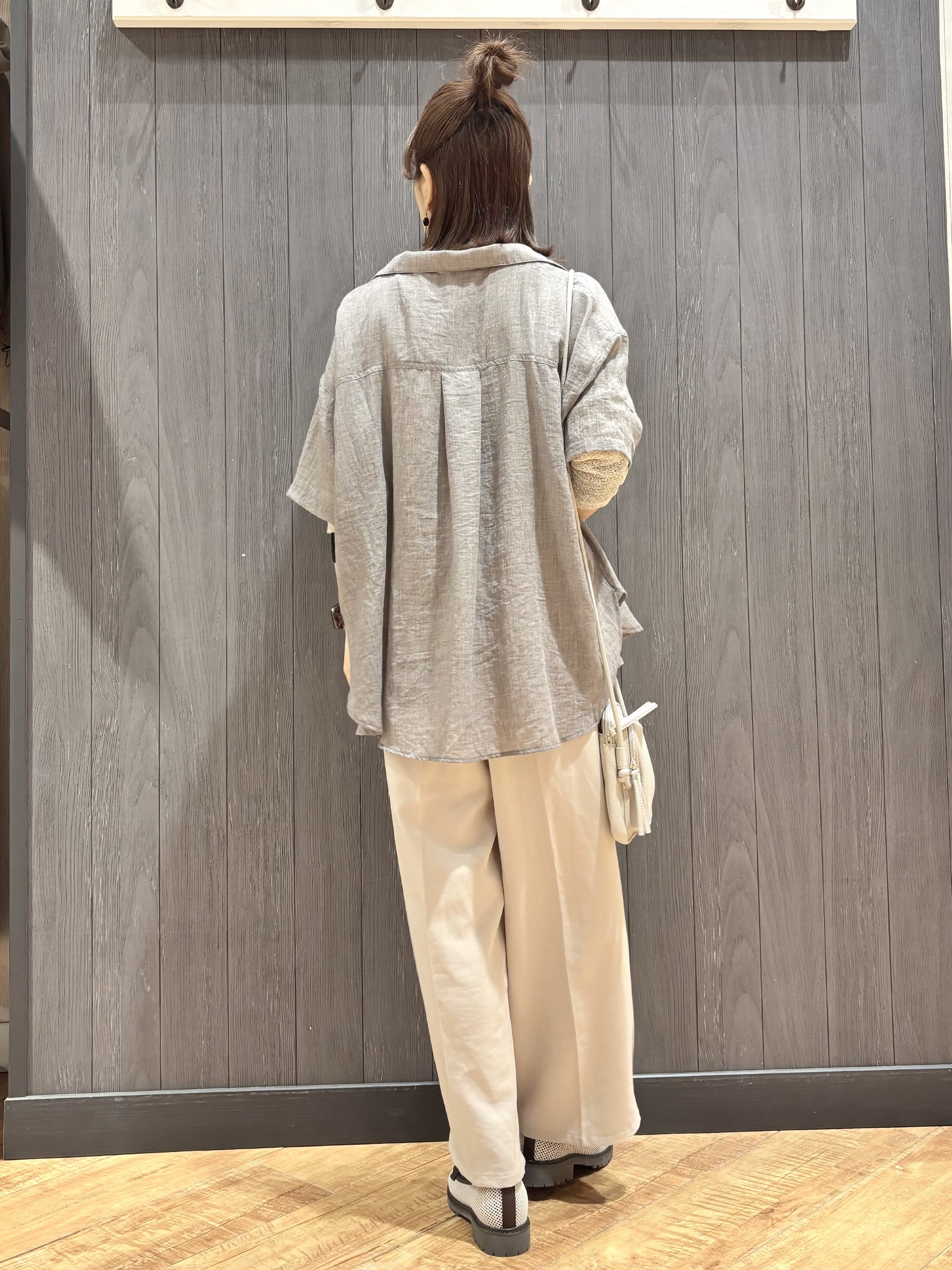 meiさんの「SHOO･LA･RUE｜【S-LL】ナチュラルに決まる 半袖シアーシャツジャケット」を使ったコーディネート