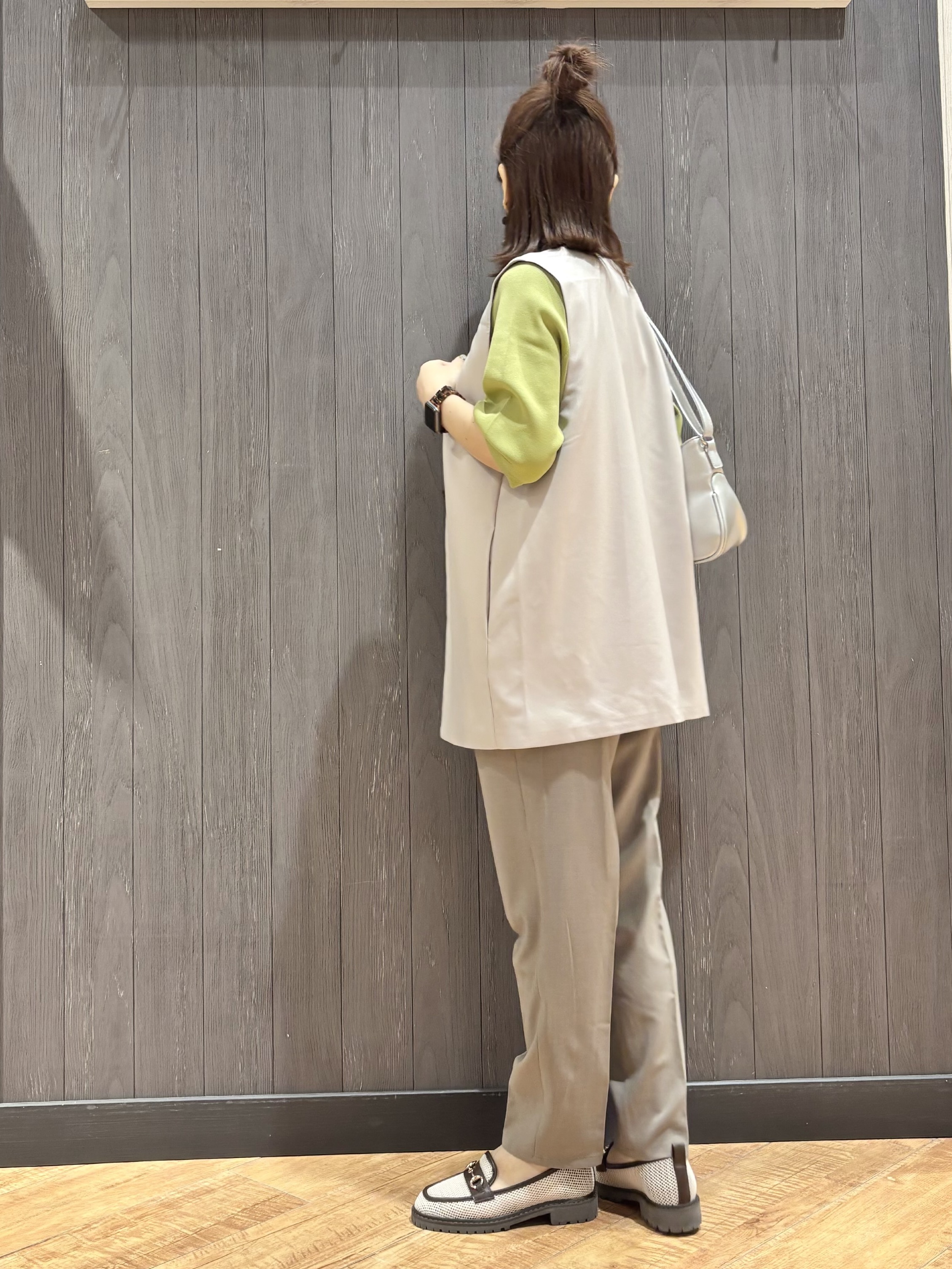 meiさんの「SHOO･LA･RUE｜【セットアップ可/洗濯後しわになりにくい/S-LL】シンプルで合わせやすい ノーカラージレ」を使ったコーディネート