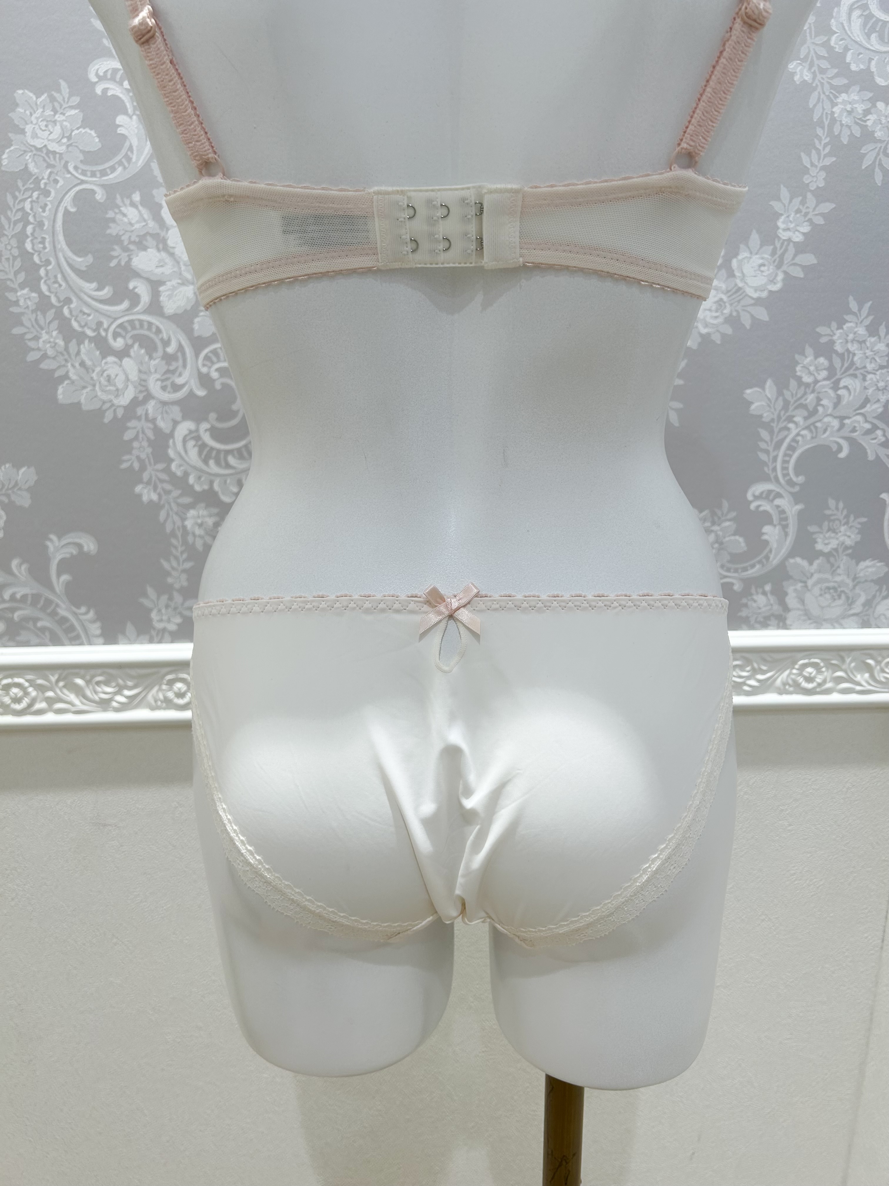 hachiさんの「Risa Magli｜カイリー ブラジャー (B-C) ＜Side Shape（サイドシェイプ）＞」を使ったコーディネート