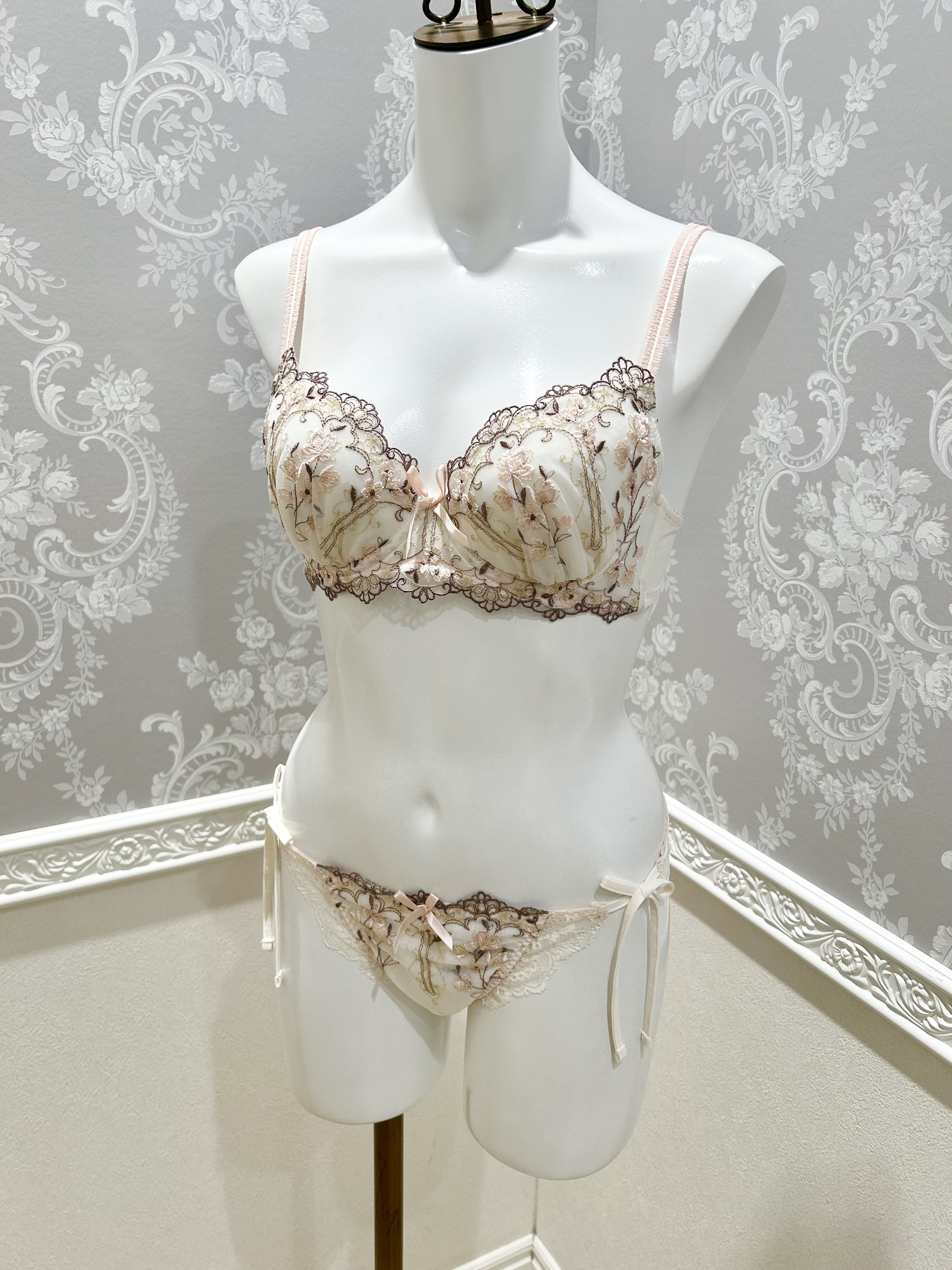 hachiさんの「Risa Magli｜カイリー ブラジャー (B-C) ＜Side Shape（サイドシェイプ）＞」を使ったコーディネート