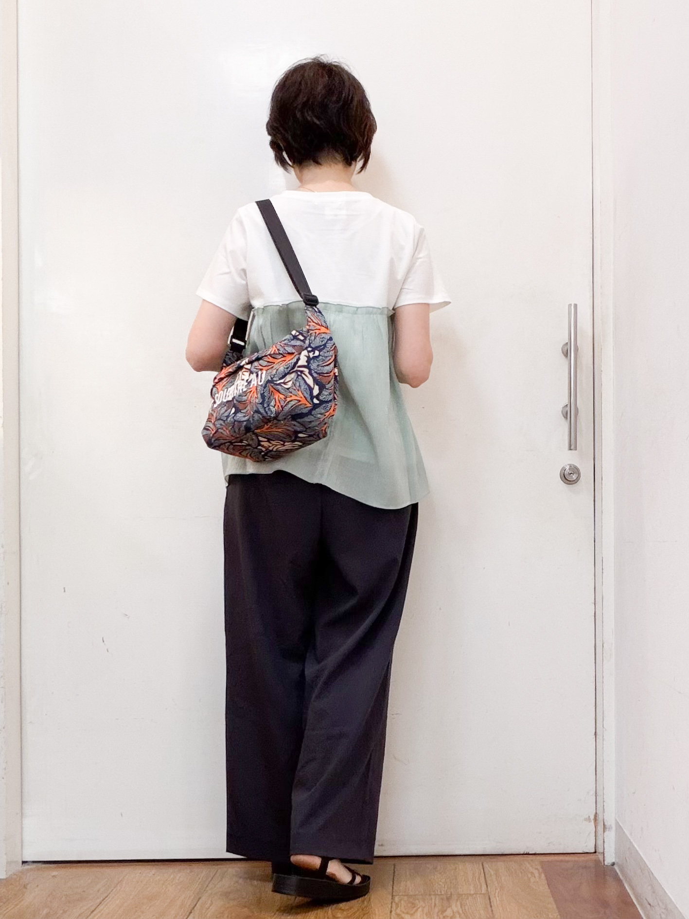 みぃさんの「SHOO･LA･RUE｜【ひんやり/S-LL】1枚でインせず決まる きらきらビスチェ風Tシャツ」を使ったコーディネート
