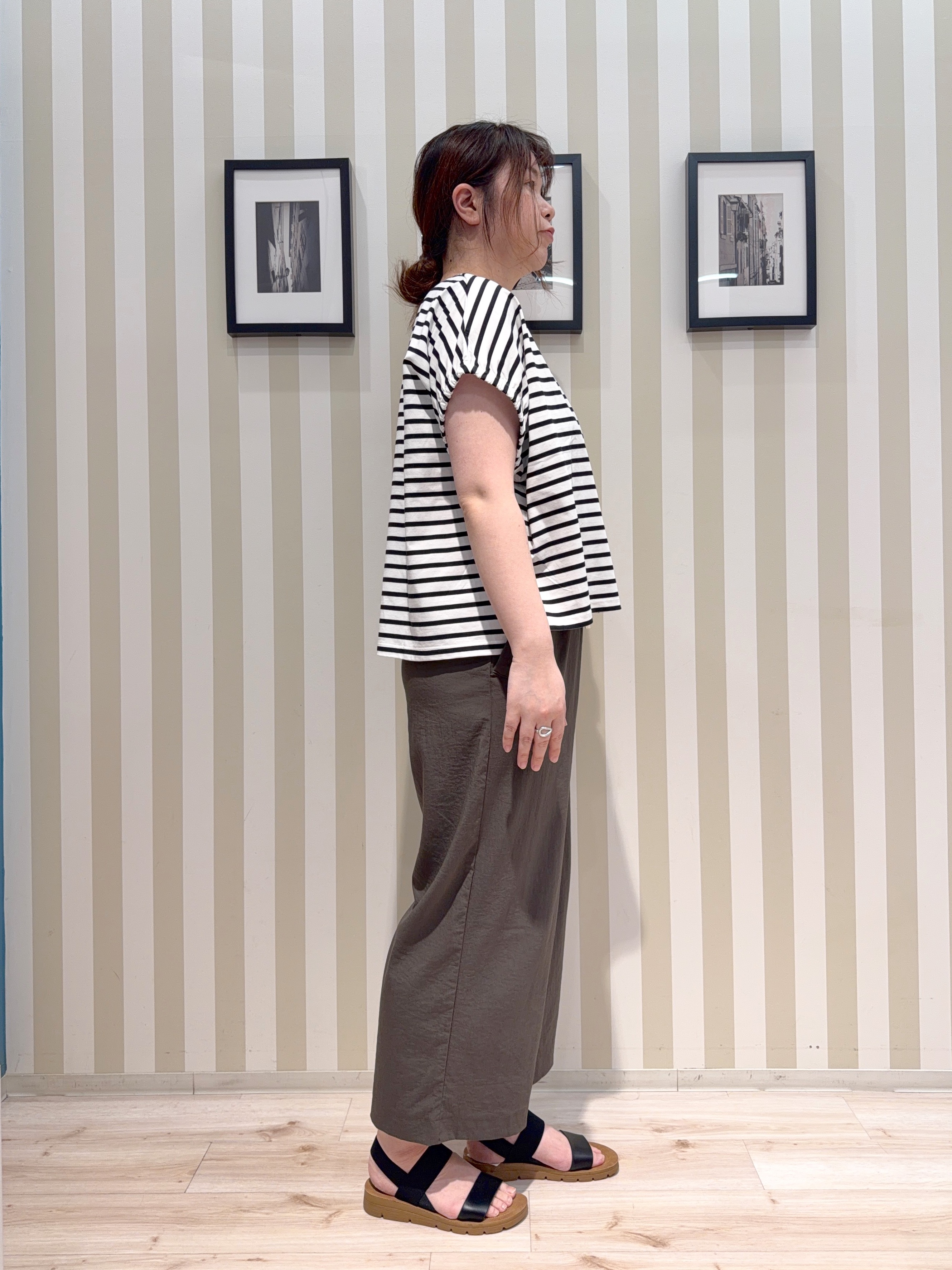 MIYUKIさんの「SHOO･LA･RUE｜【ひんやり/洗濯機可】シンプルにこなれて見せる お袖ギャザードルマンTシャツ」を使ったコーディネート