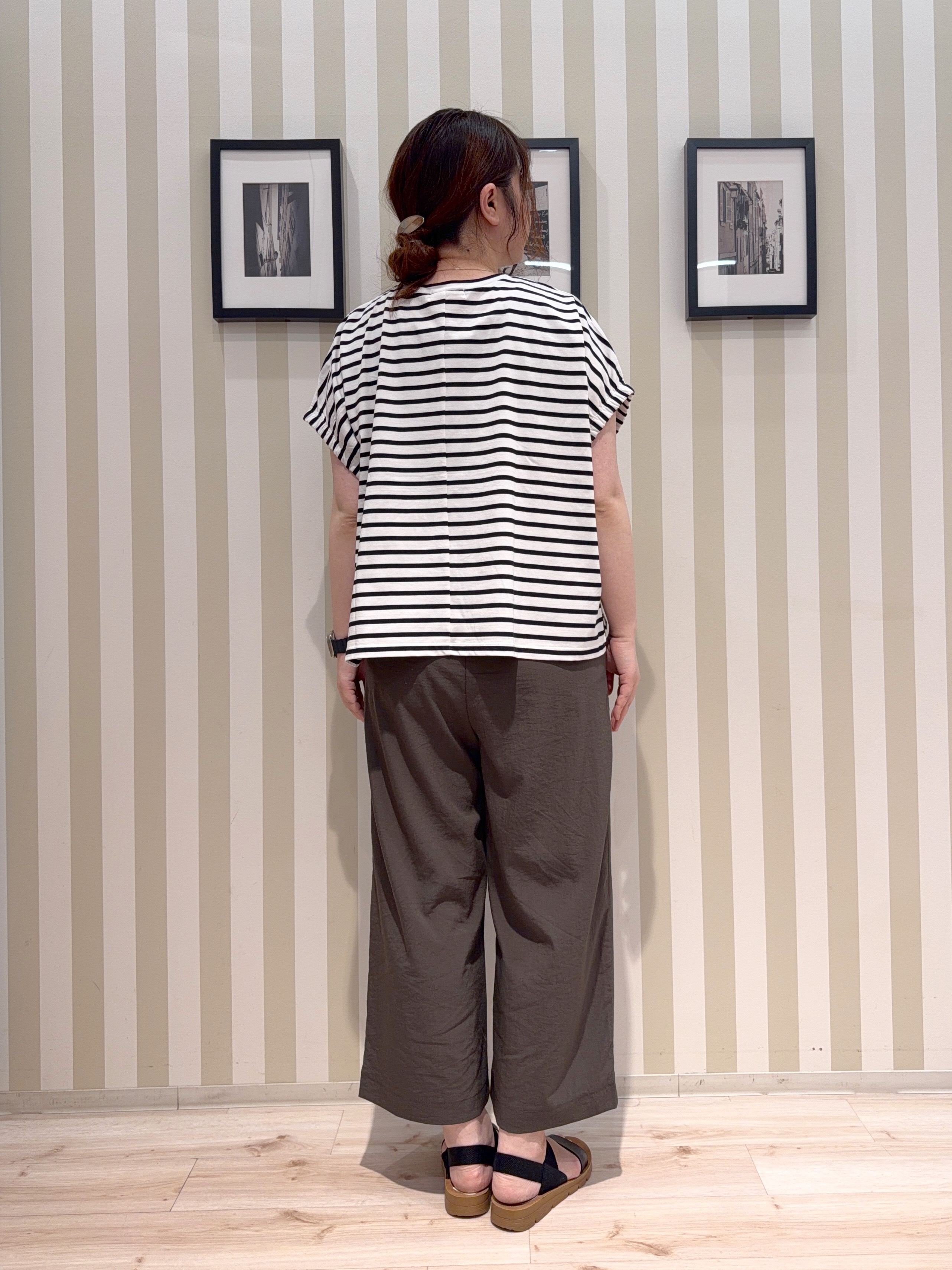 MIYUKIさんの「SHOO･LA･RUE｜【ひんやり/洗濯機可】シンプルにこなれて見せる お袖ギャザードルマンTシャツ」を使ったコーディネート