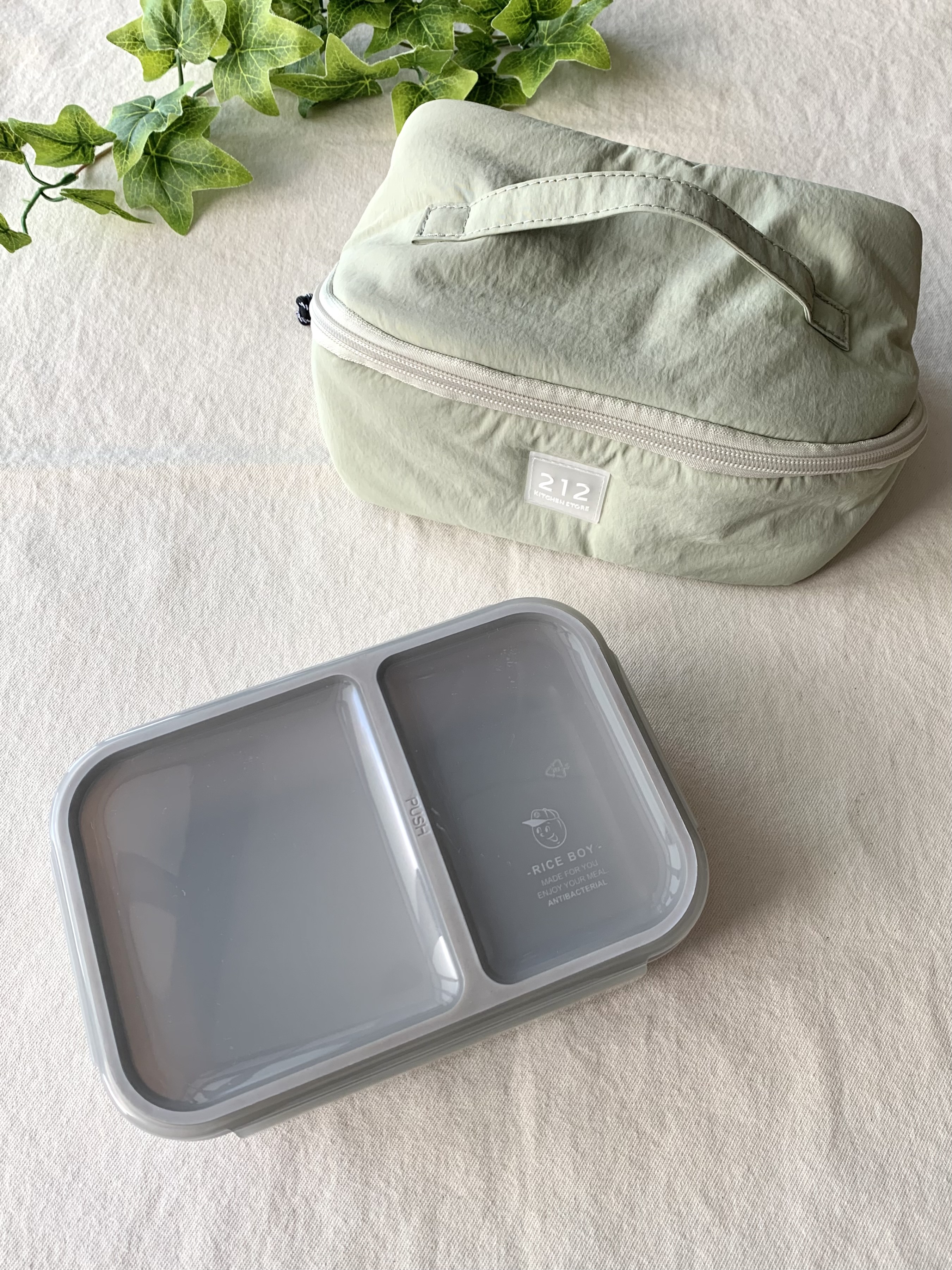 mikachoさんの「212 KITCHEN STORE｜ぐるっとジッパーランチバッグ GR ＜212Kオリジナル＞」を使ったコーディネート