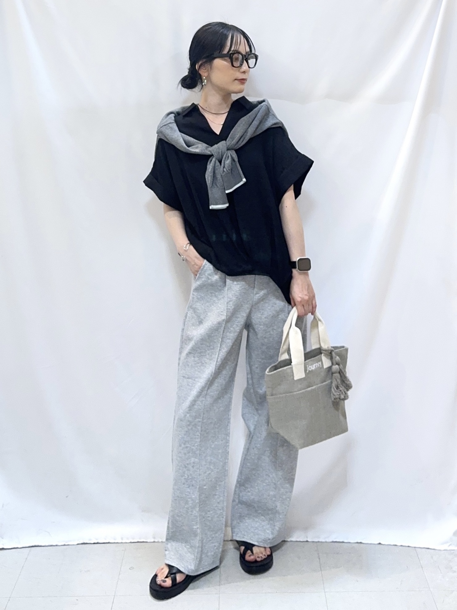 𝐇𝐢𝐫𝐨𝐦𝐢さんの「SHOO･LA･RUE｜【ひんやり/S-LL/洗濯機可】インせず着られる 裾タック スキッパーシャツ」を使ったコーディネート