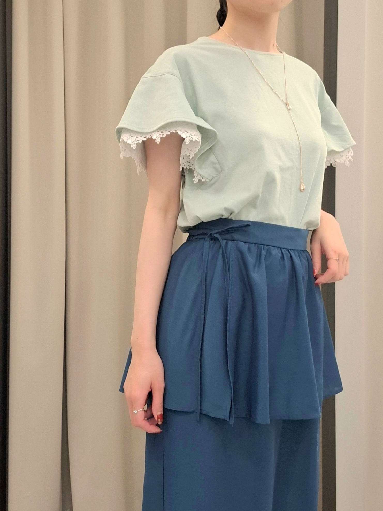 なーちゃんさんの「grove｜【二の腕カバー、UV/ひんやり】涼しく華やかに、レースレイヤードスリーブTシャツ」を使ったコーディネート