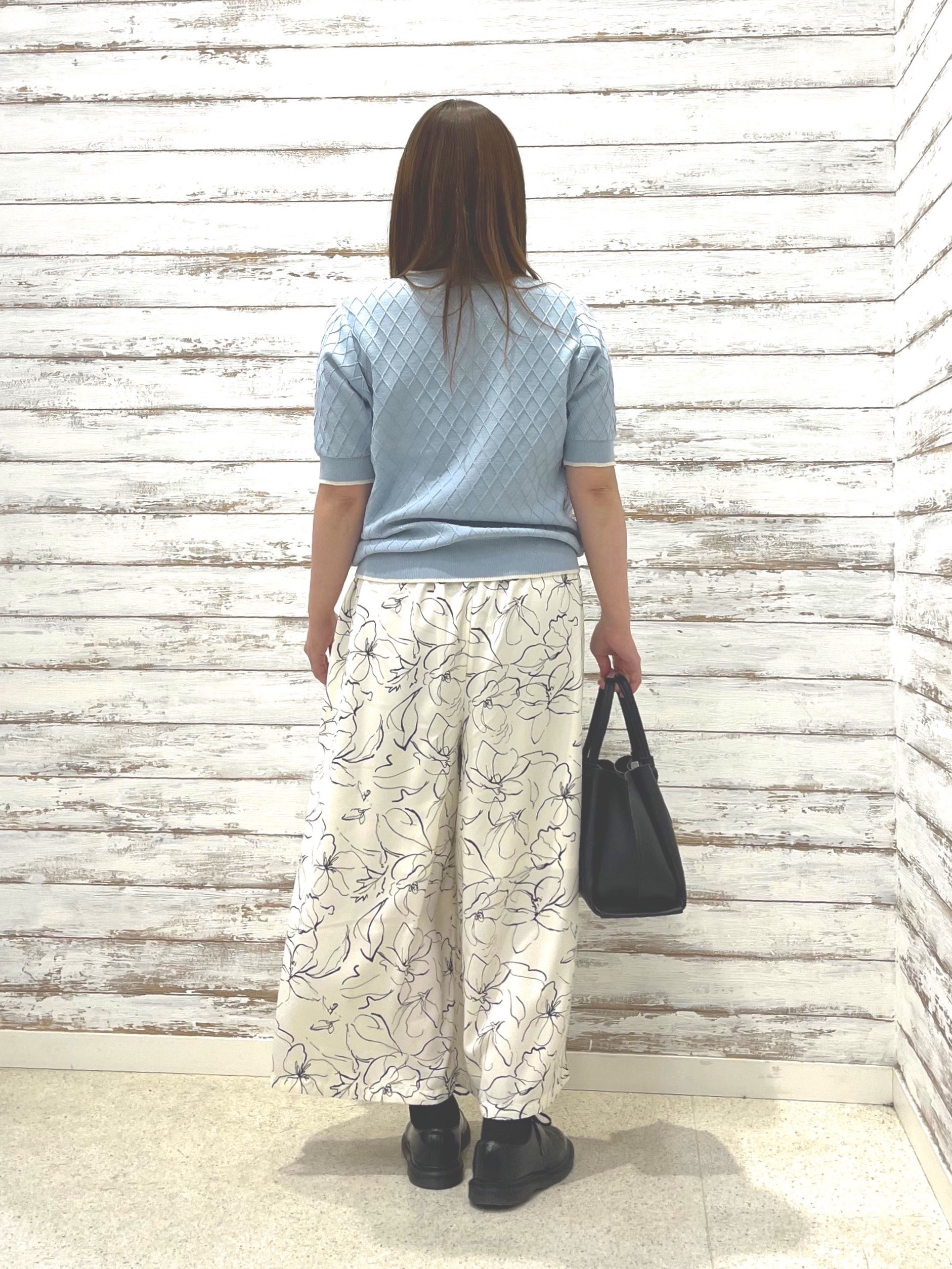 ゆっきーさんの「SHOO･LA･RUE｜【洗濯機可/S-LL】大人上品なダイヤ編み柄 配色半袖ニット」を使ったコーディネート