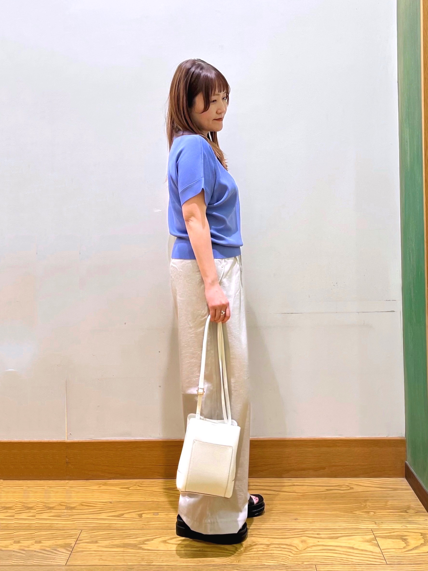 ゆっきーさんの「SHOO･LA･RUE｜【毎日洗える/ひんやり/UV】二の腕隠れる さらっとドルマン半袖ニット」を使ったコーディネート