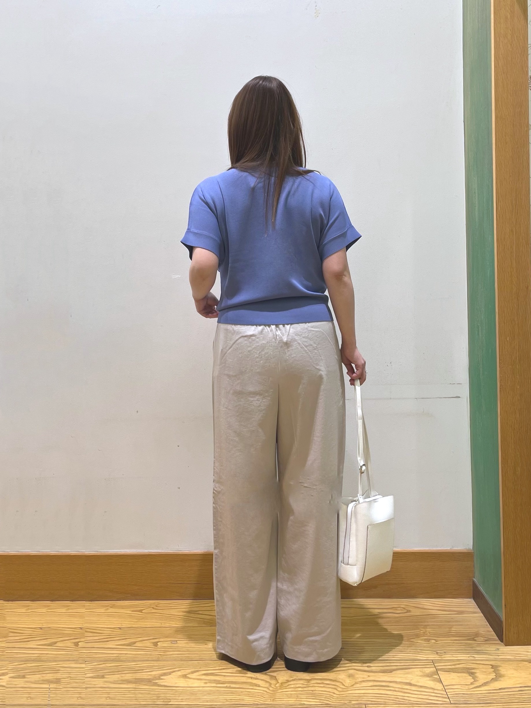 ゆっきーさんの「SHOO･LA･RUE｜【毎日洗える/ひんやり/UV】二の腕隠れる さらっとドルマン半袖ニット」を使ったコーディネート