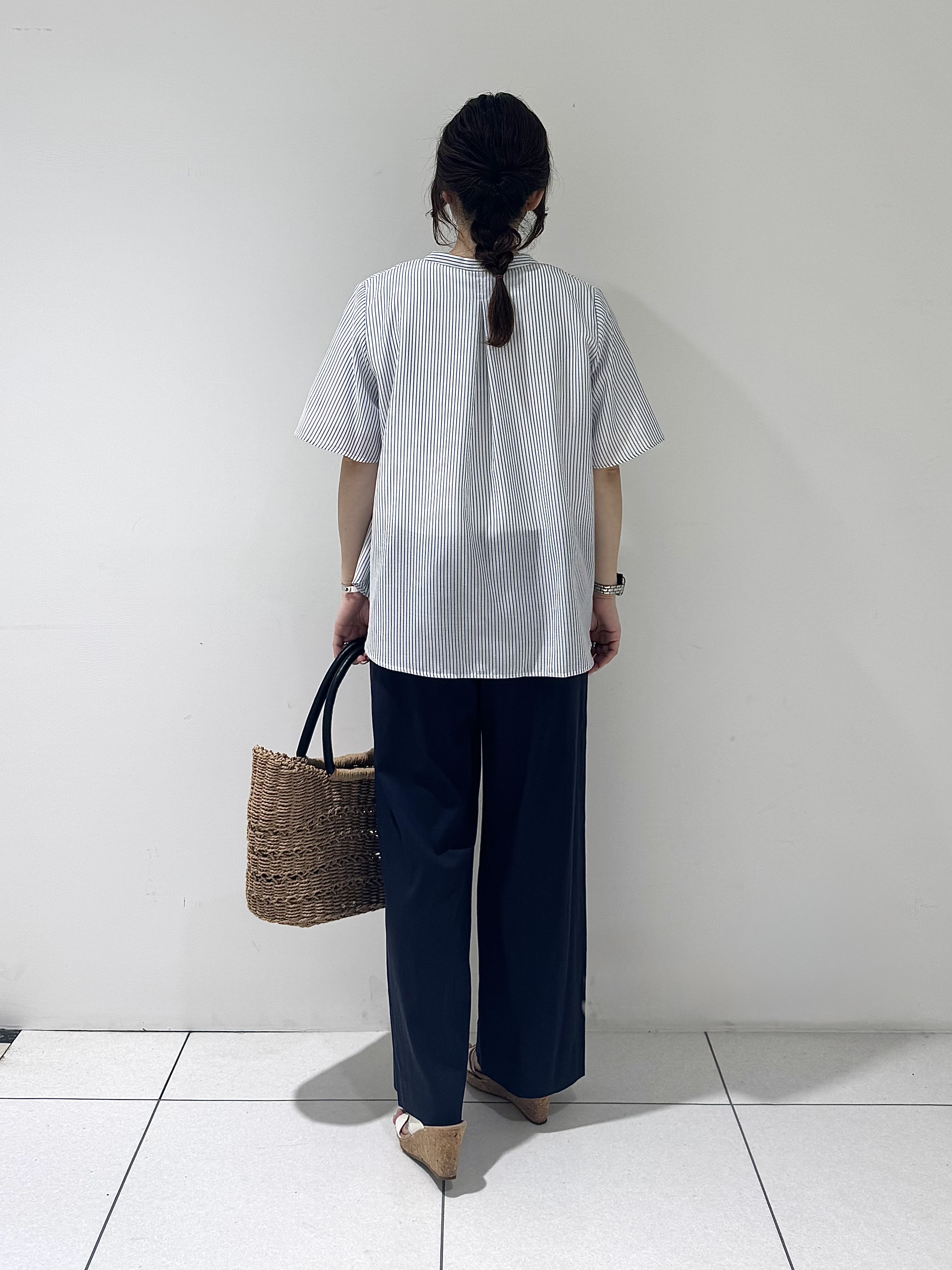 そんさんの「INDIVI｜【接触冷感/洗える】シアーシャンブレーピンタックブラウス」を使ったコーディネート