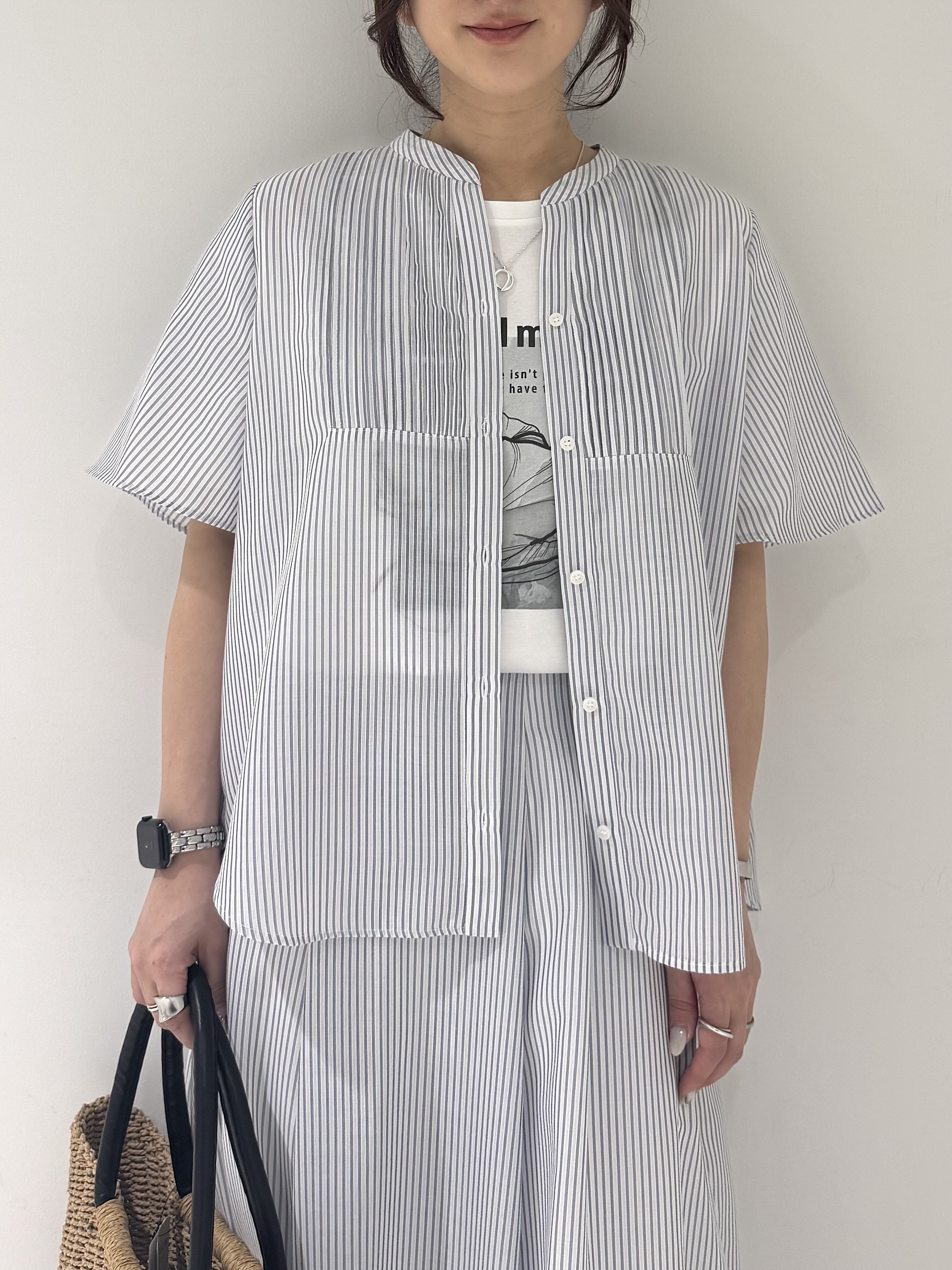 そんさんの「INDIVI｜【接触冷感/洗える】シアーシャンブレーピンタックブラウス」を使ったコーディネート